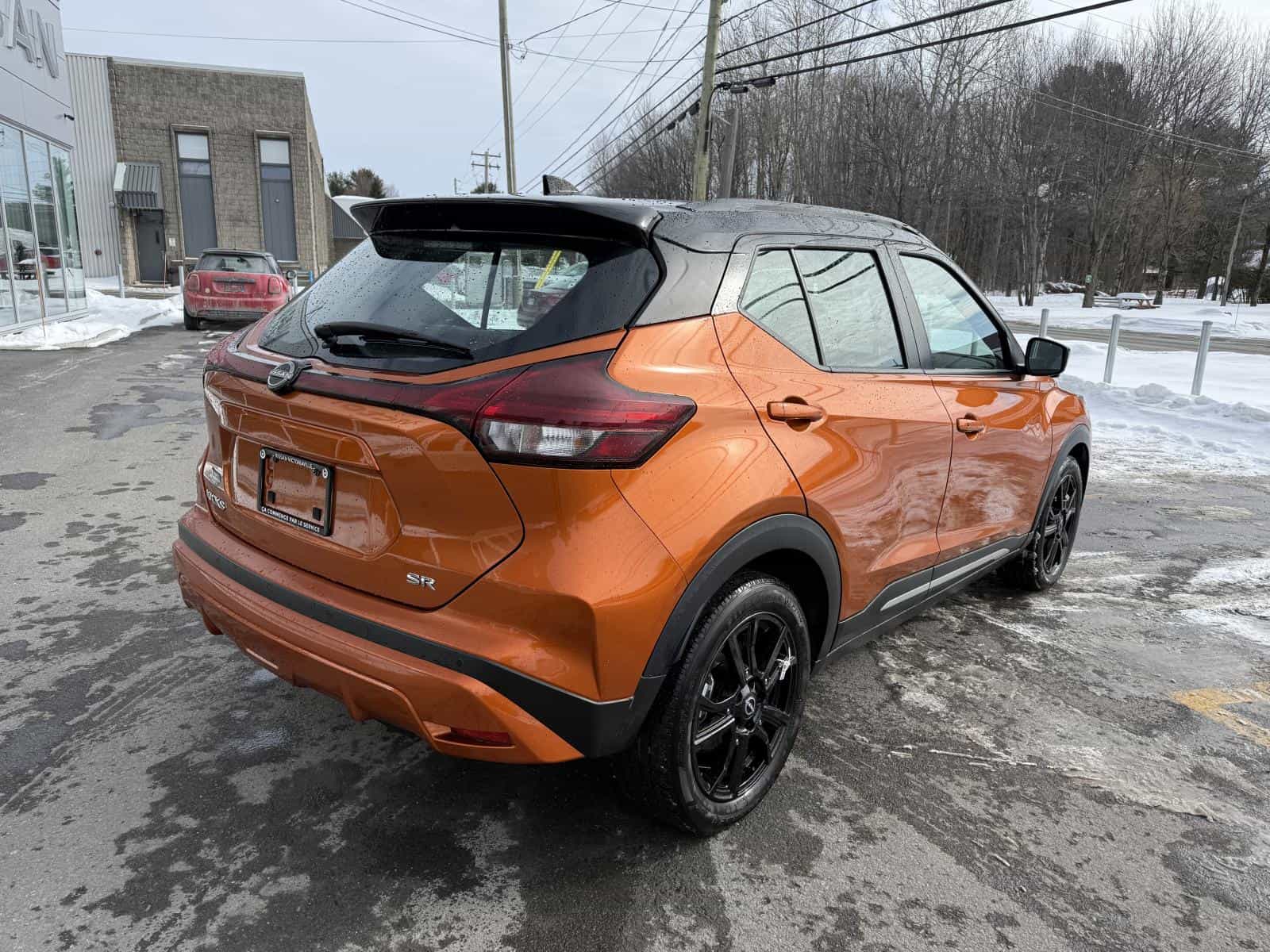 2023 Nissan Kicks SR - Image 8