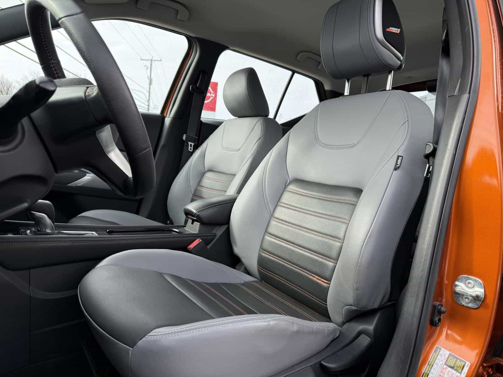 2023 Nissan Kicks SR - Image 11