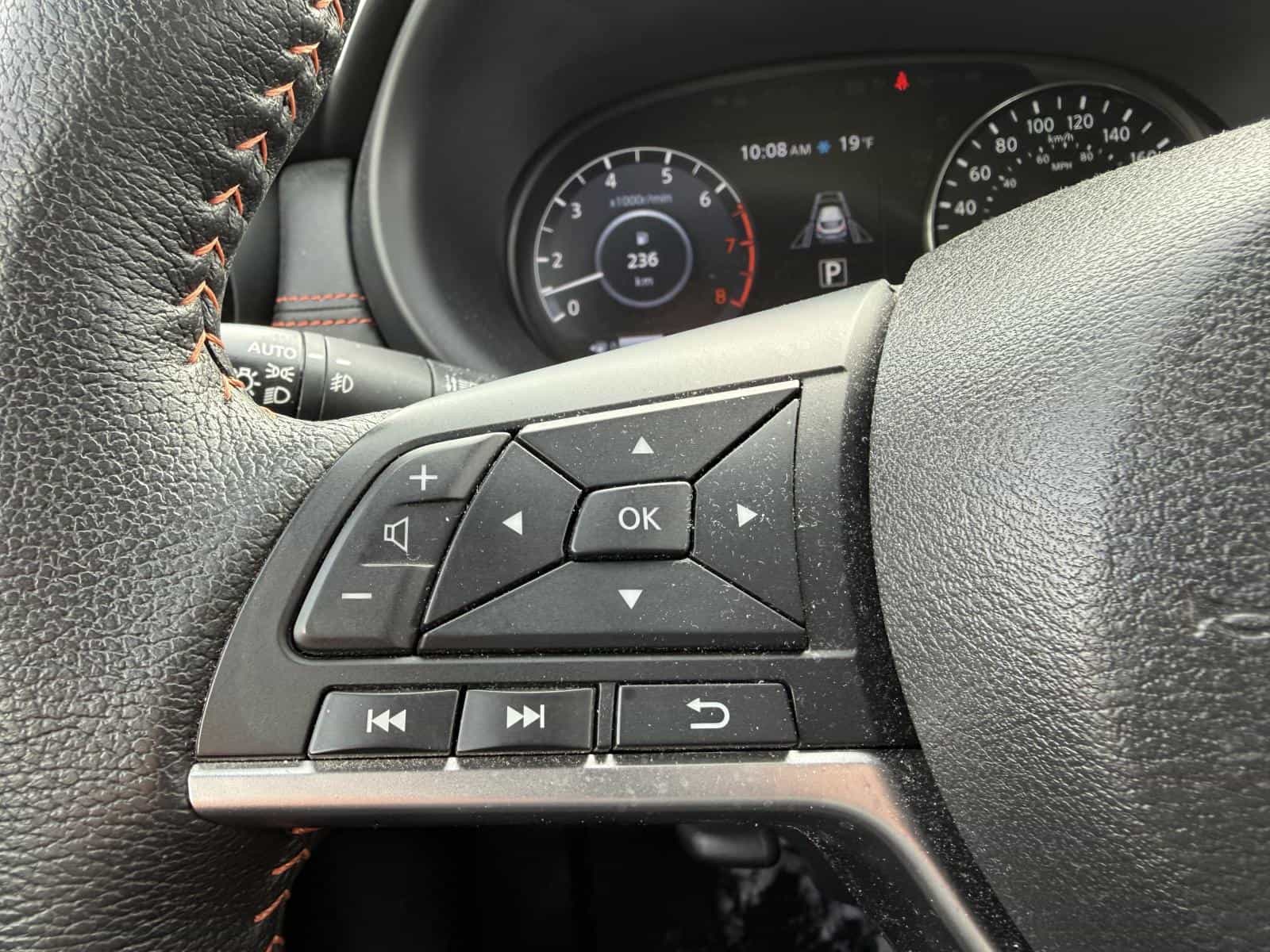 2023 Nissan Kicks SR - Image 13