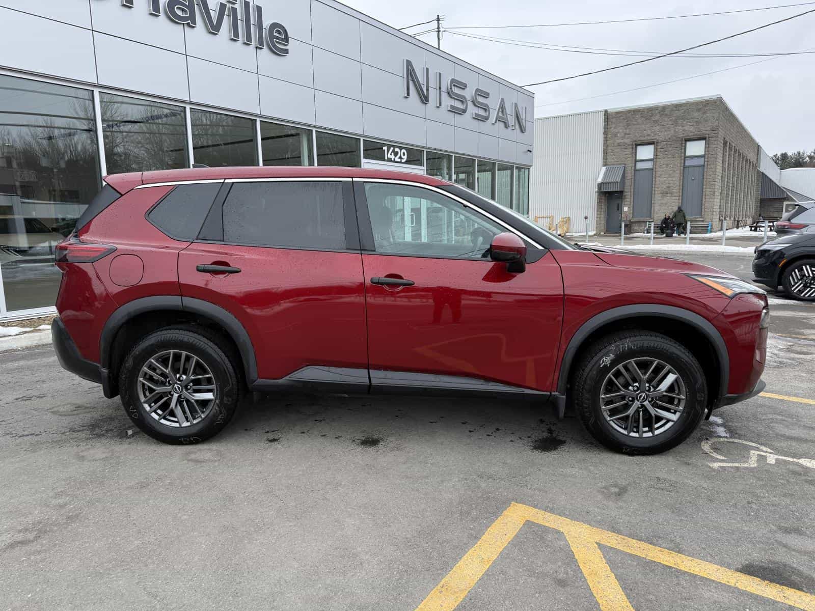 2023 Nissan Rogue S - Image 9