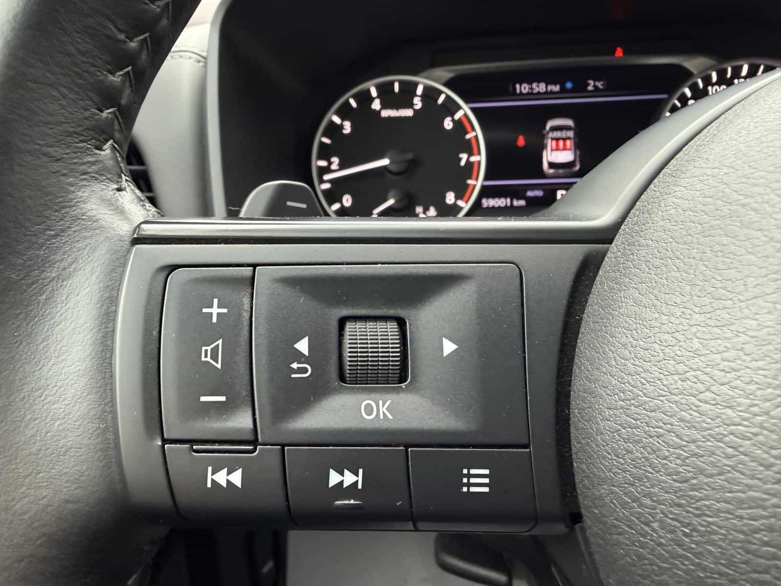 2023 Nissan Rogue S - Image 12