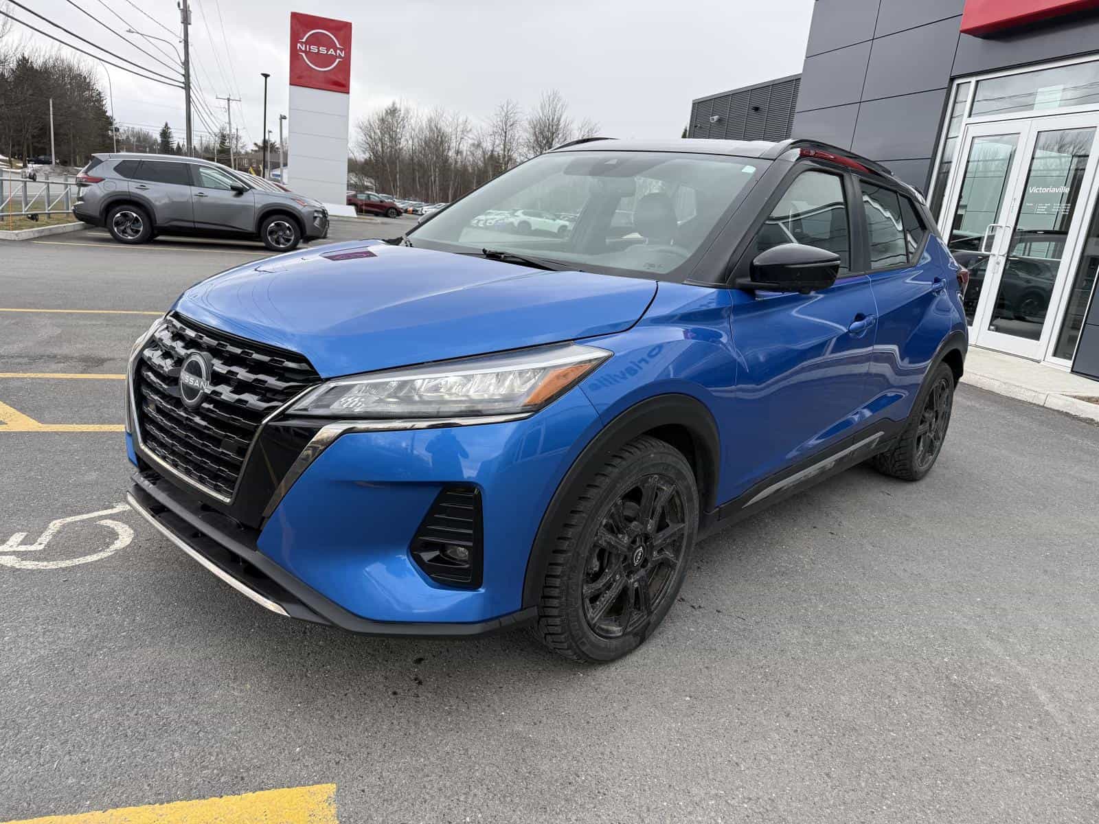 2022 Nissan Kicks SR - Image 4