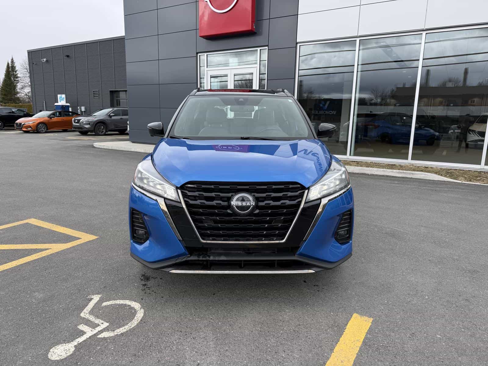 2022 Nissan Kicks SR - Image 3