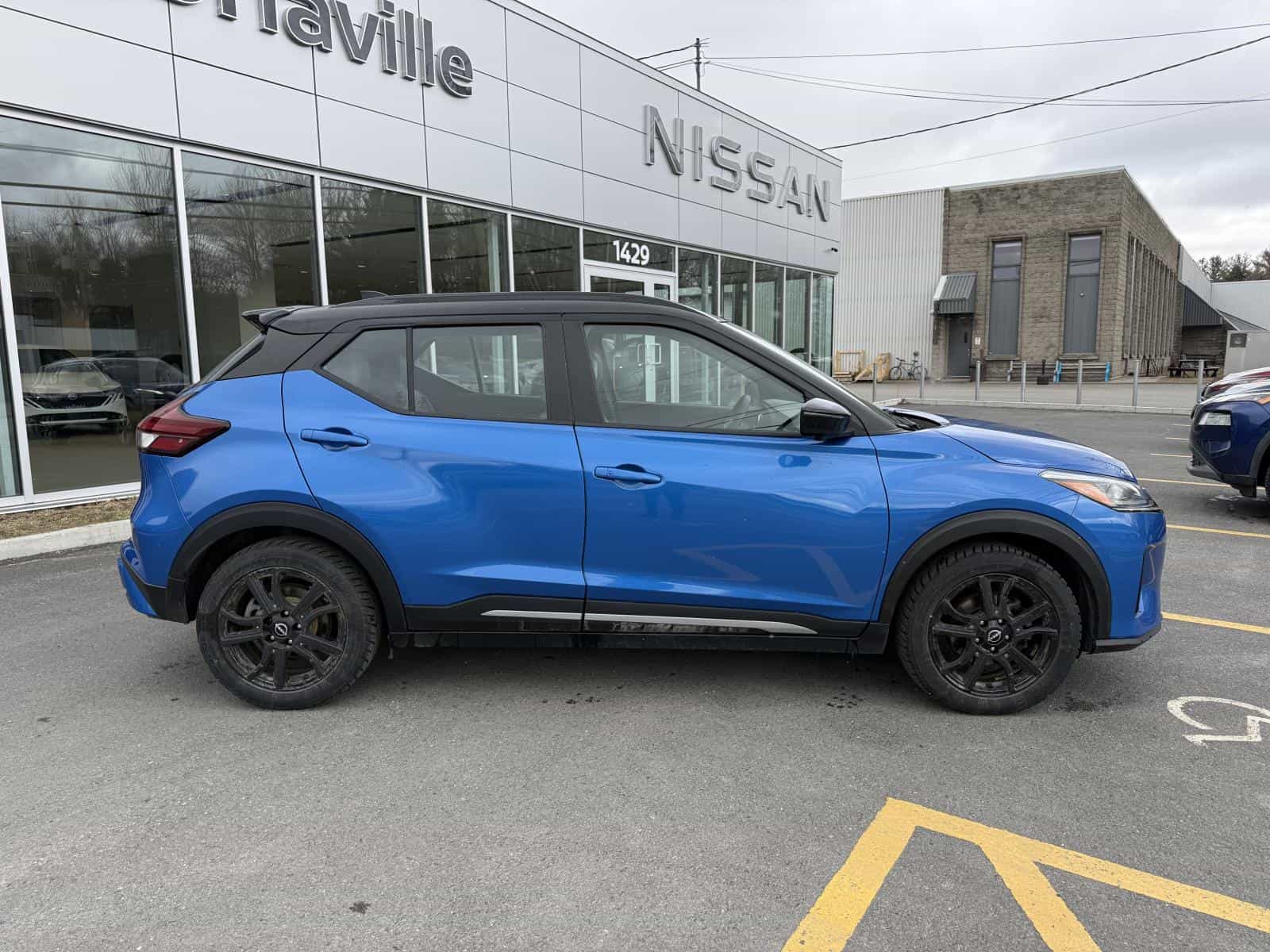 2022 Nissan Kicks SR - Image 9