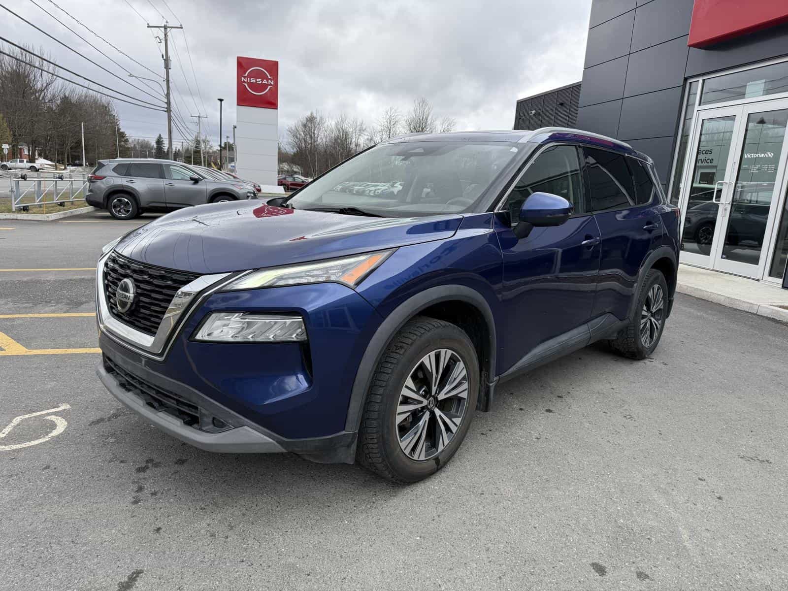 2021 Nissan Rogue SV - Image 4