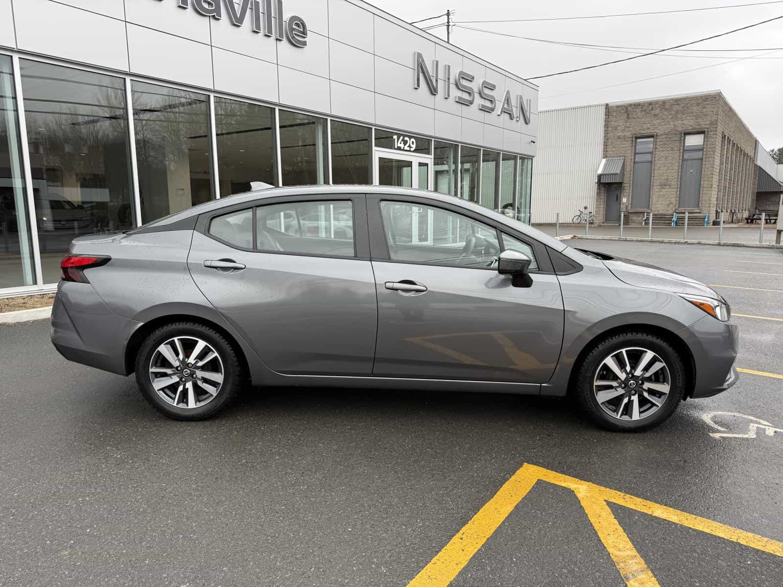 Image 9 Nissan Versa SV 2021