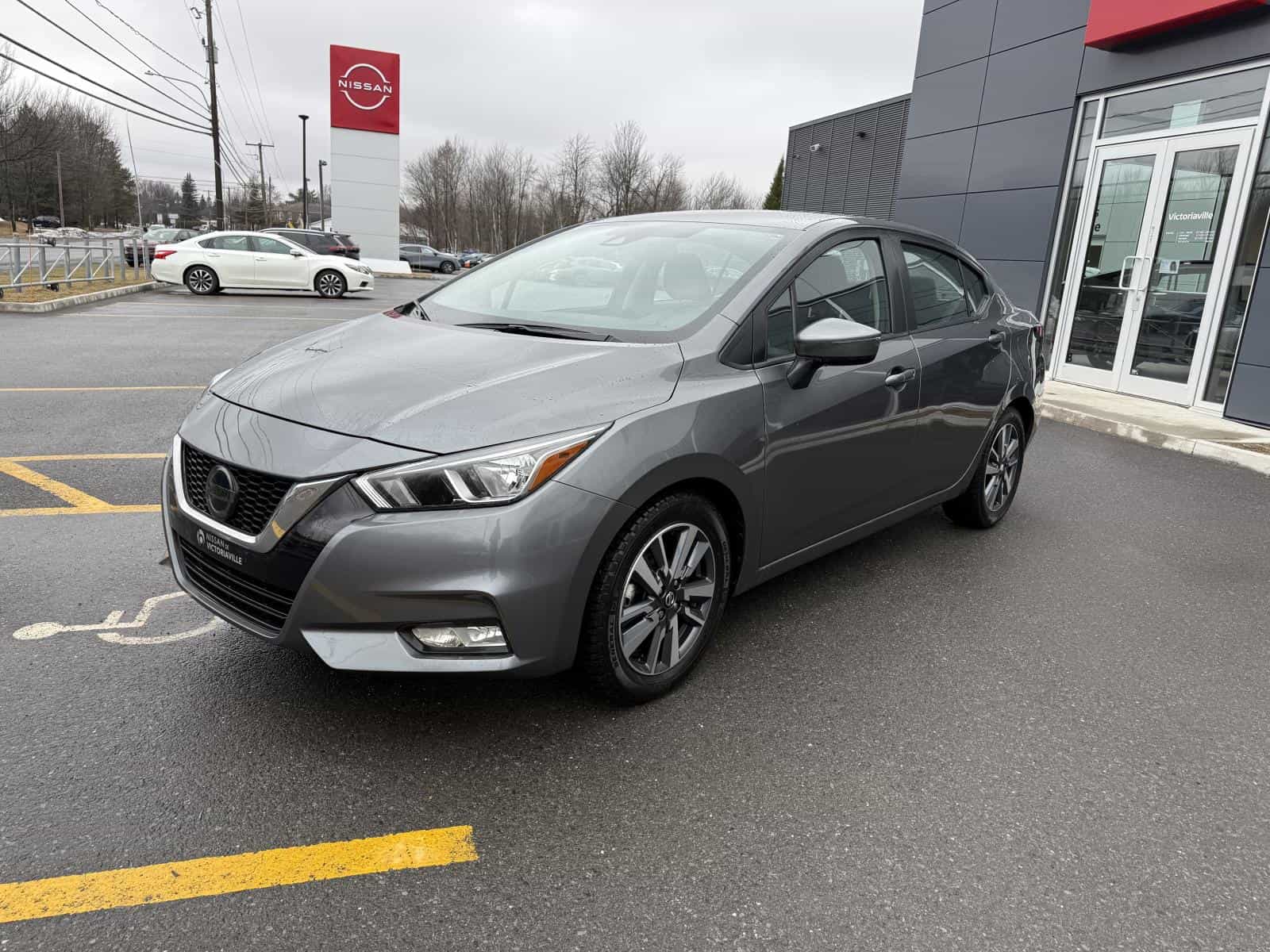 Image 4 Nissan Versa SV 2021