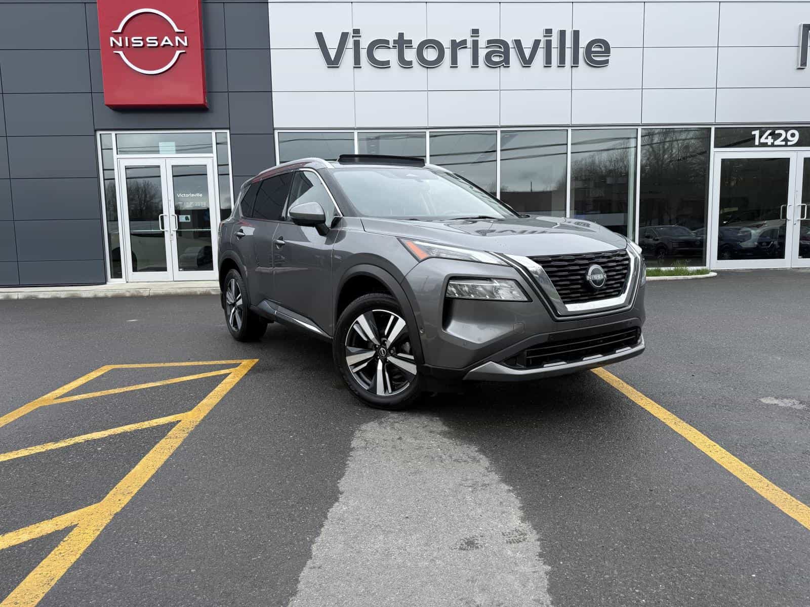 2023 Nissan Rogue SL - Image 1
