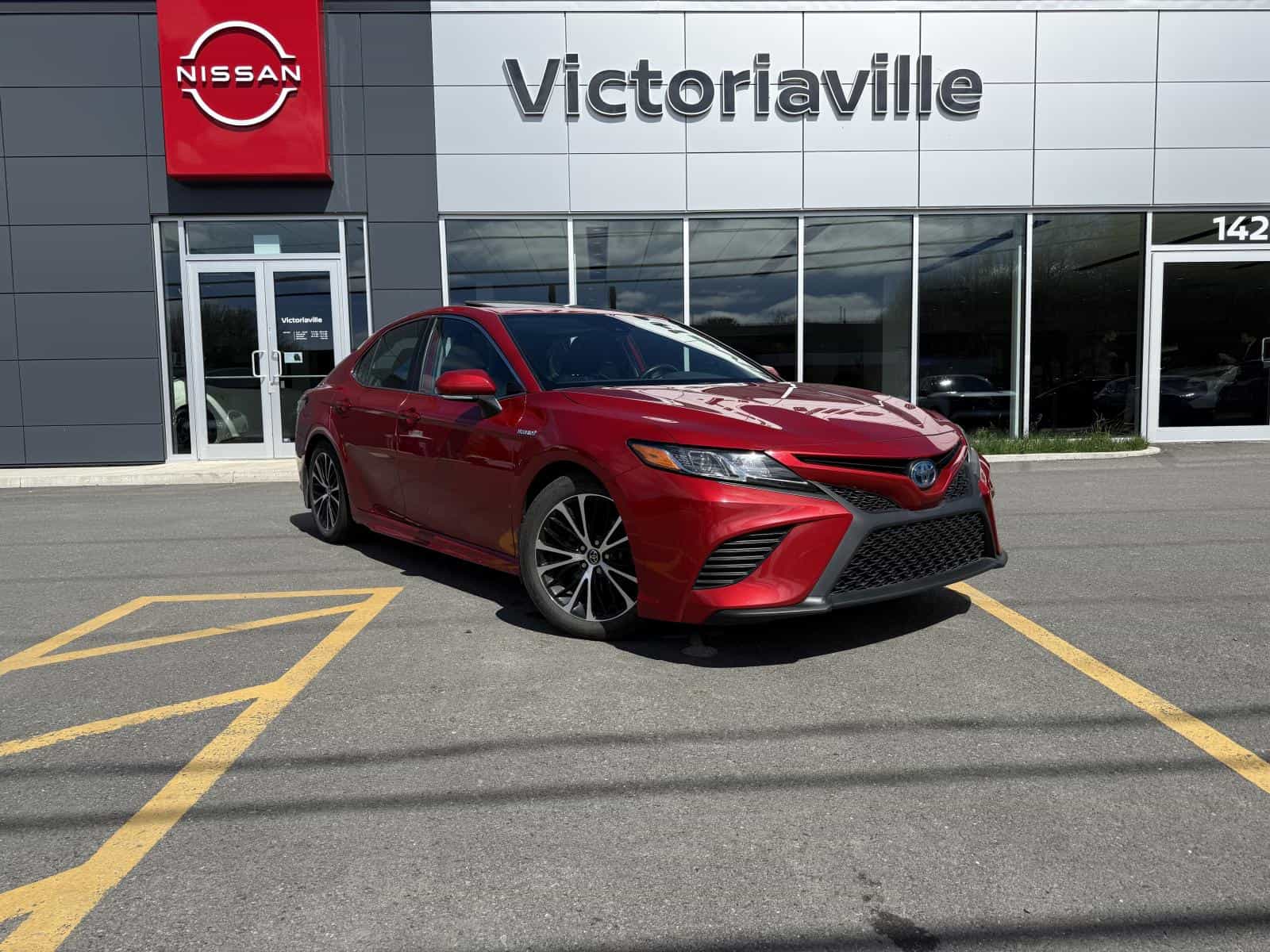 Image 1 Toyota Camry XLE Hybrid 2020
