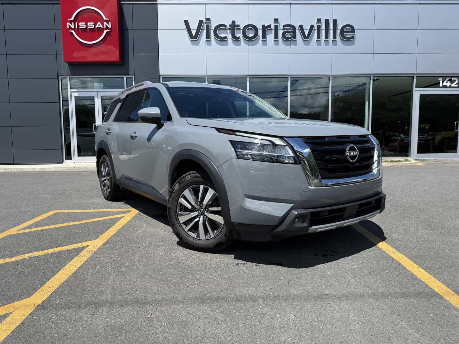 2023 Nissan Pathfinder SL - Image 1