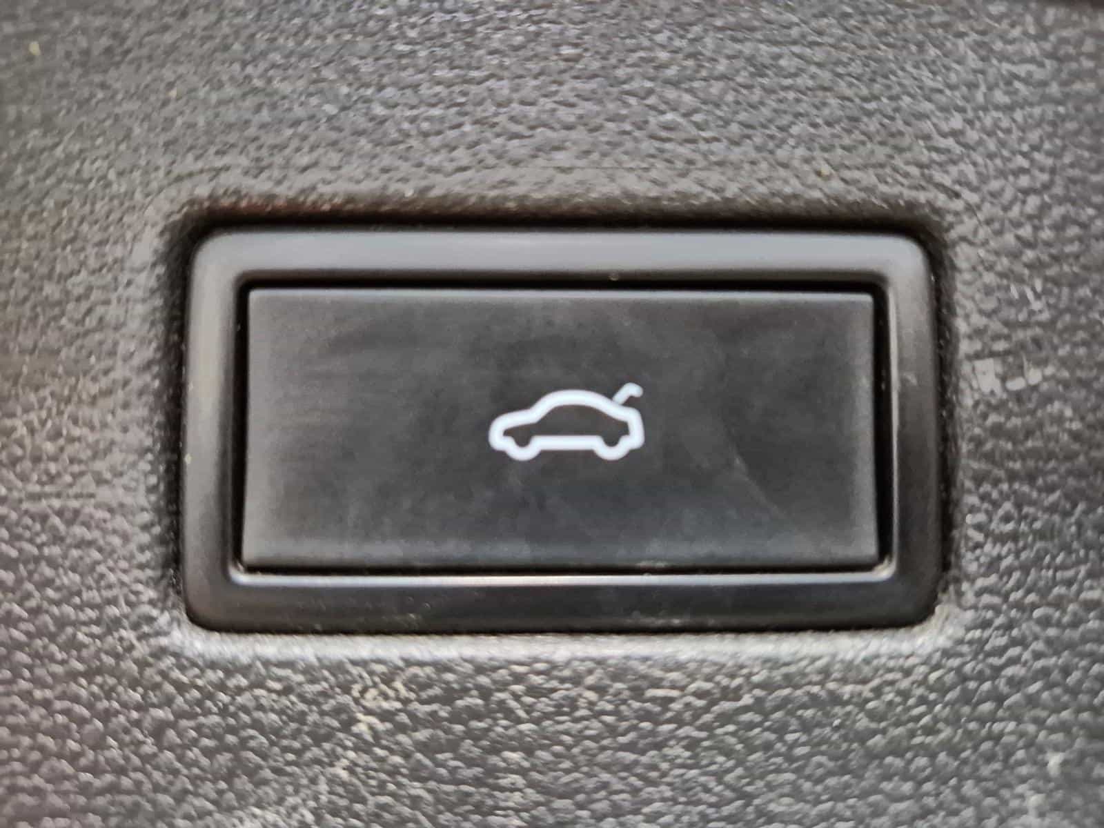 2022 Volkswagen Tiguan Comfortline R-Line Black Edition - Image 11