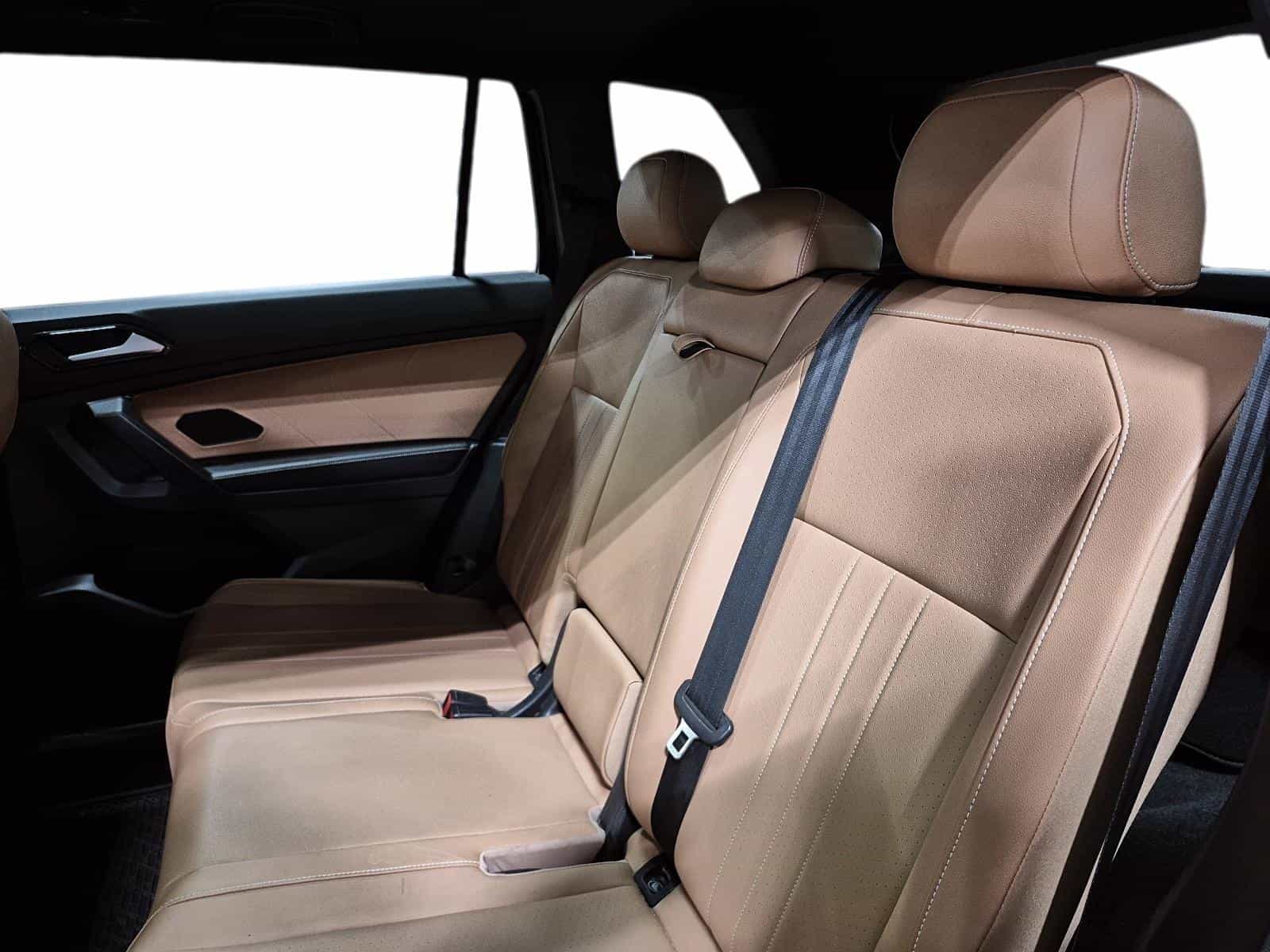 2022 Volkswagen Tiguan Comfortline R-Line Black Edition - Image 12