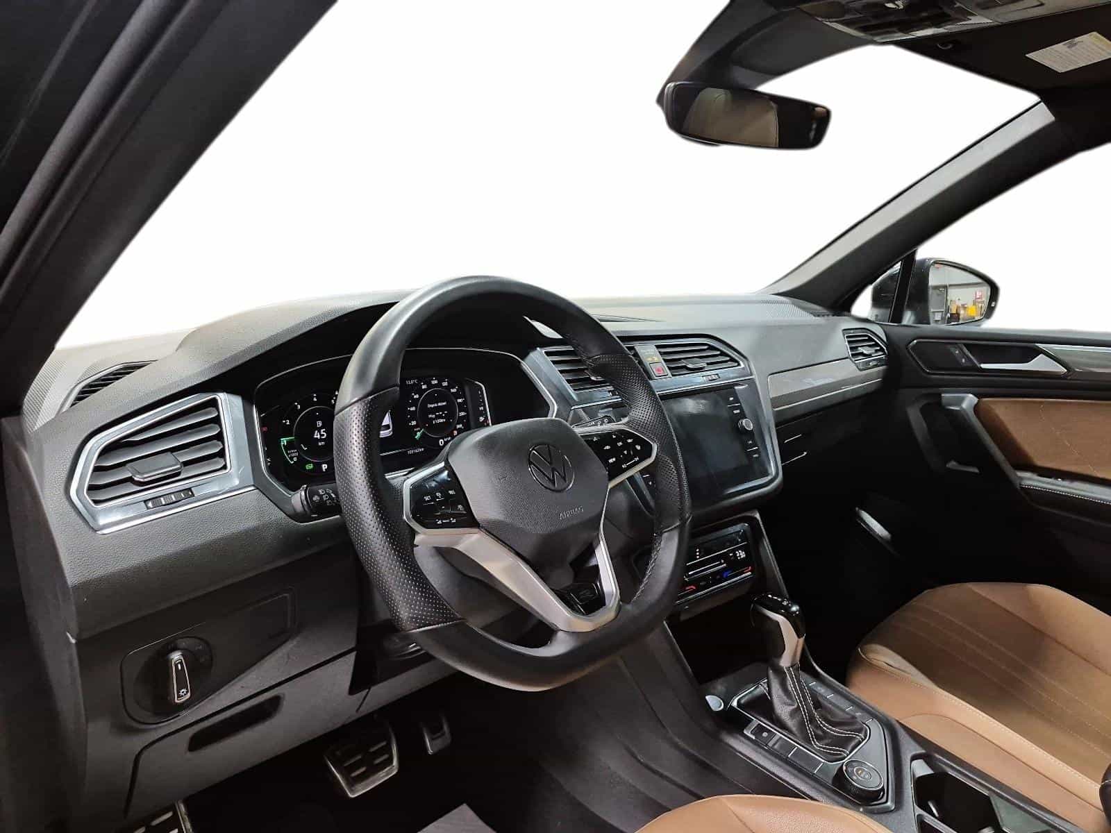 2022 Volkswagen Tiguan Comfortline R-Line Black Edition - Image 17