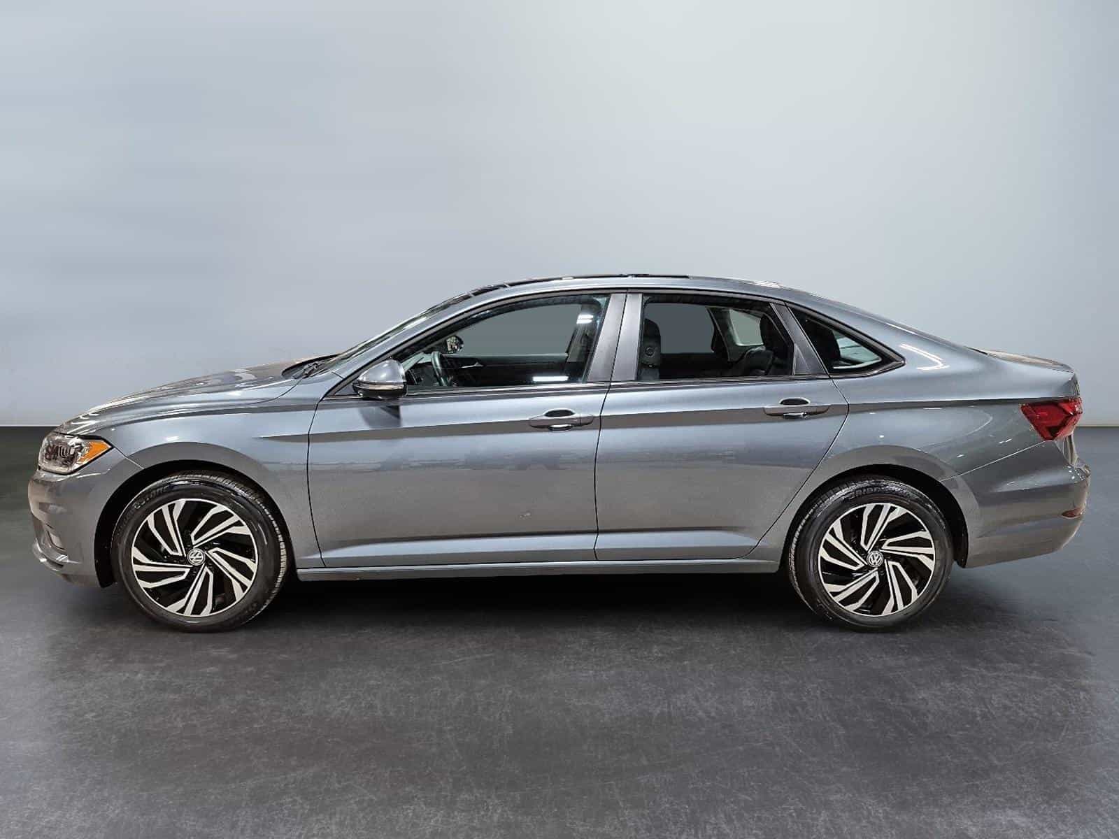 2021 Volkswagen Jetta Execline - Image 2