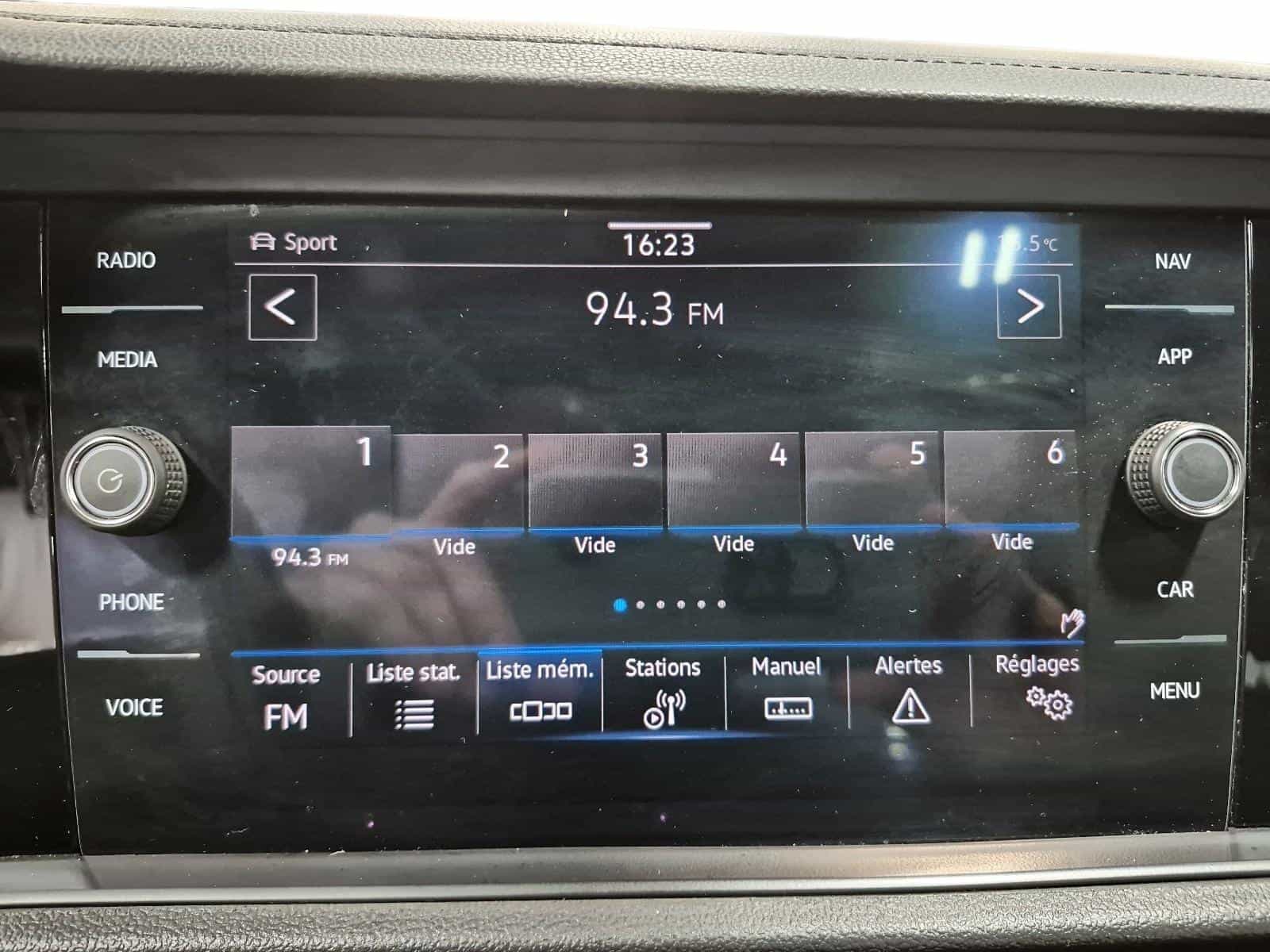 2021 Volkswagen Jetta Execline - Image 22