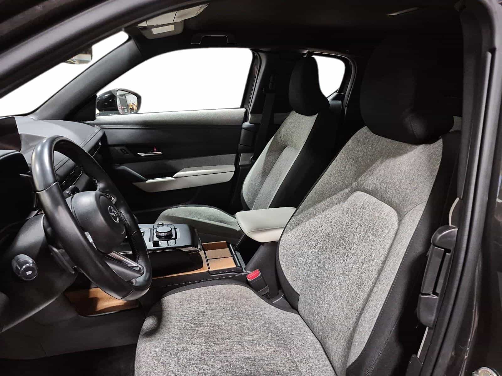 2022 Mazda MX-30 GS - Image 18