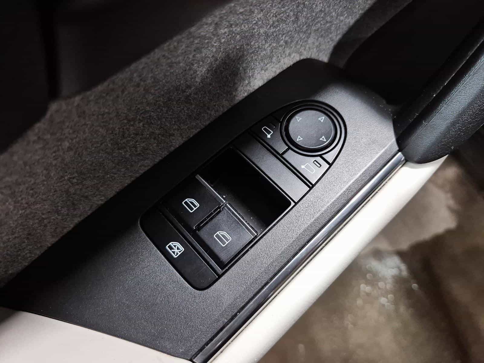 2022 Mazda MX-30 GS - Image 19