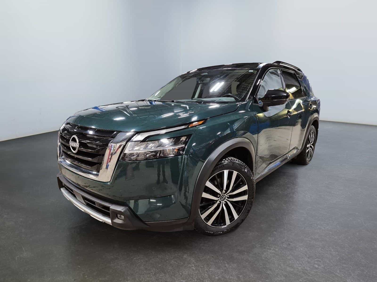2023 Nissan Pathfinder Platinum - Image 1