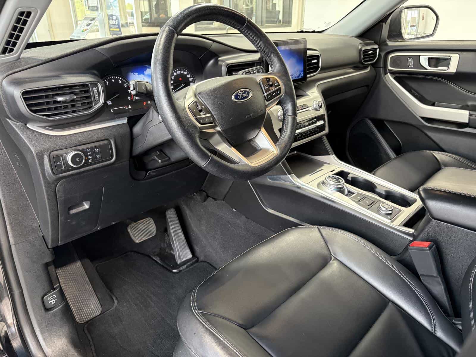 2022 Ford Explorer XLT - Image 11