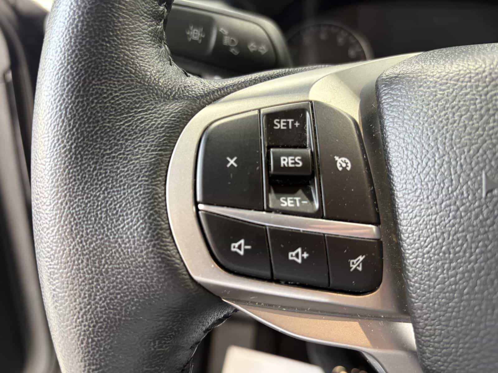 2022 Ford Explorer XLT - Image 16