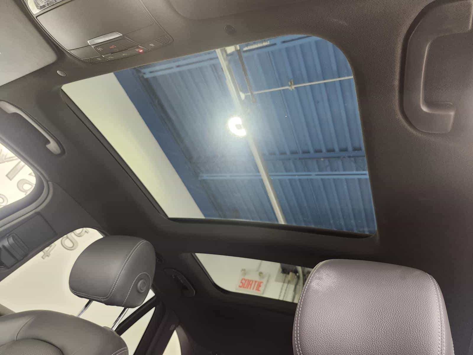 2020 Mercedes-Benz GLC-Class GLC300 - Image 13