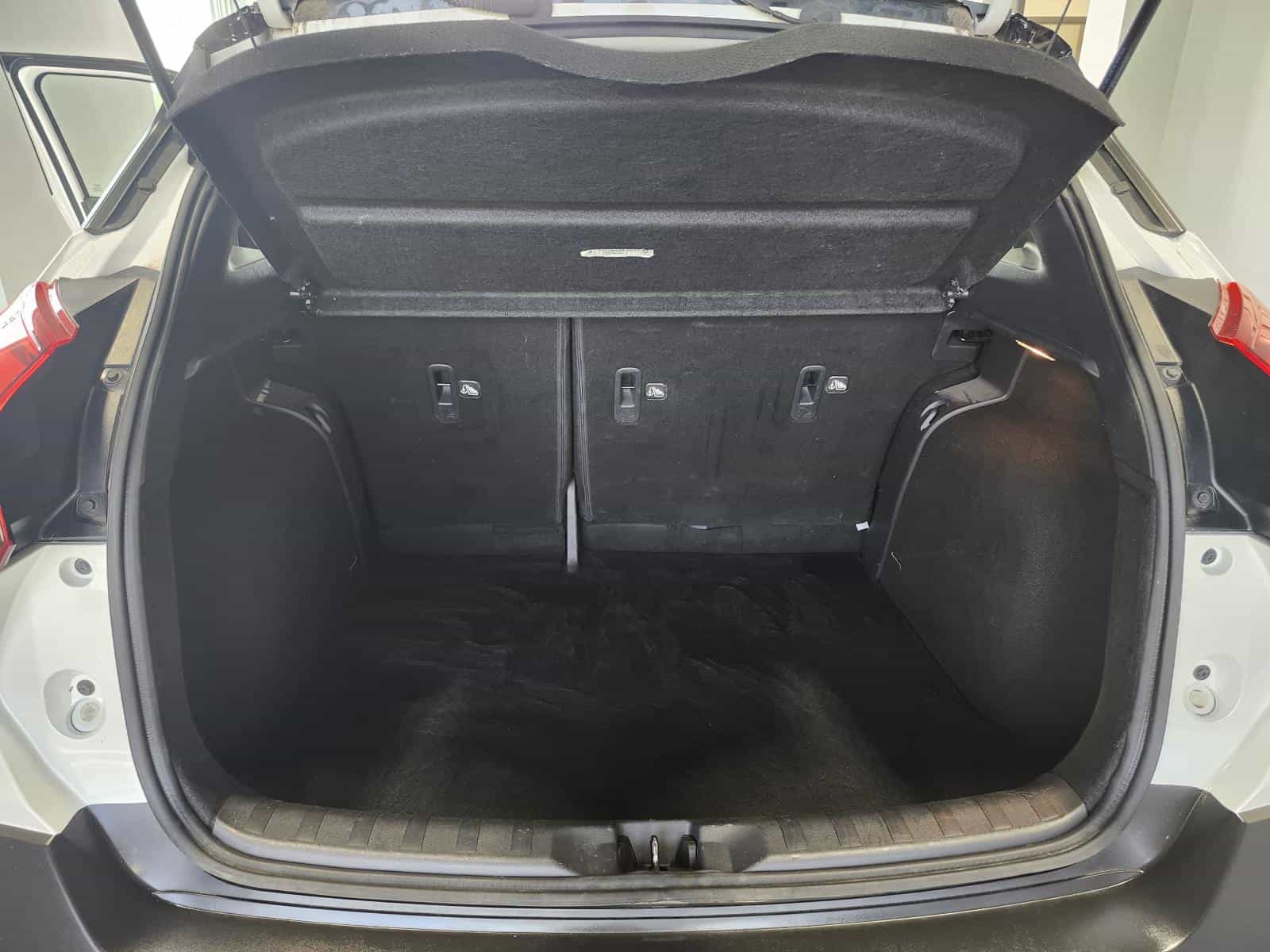 2020 Nissan Kicks SR - Image 22