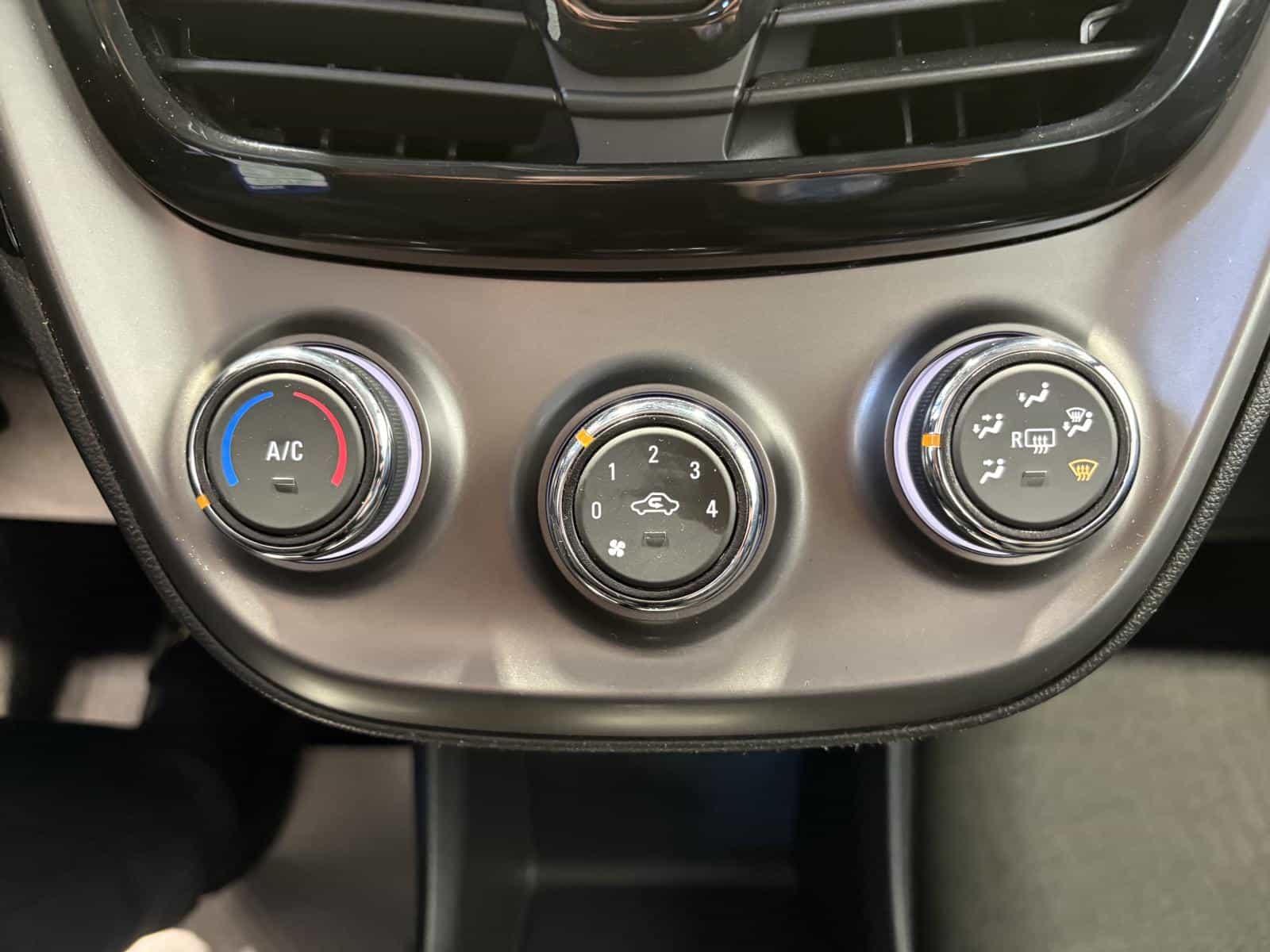 Image 21 Chevrolet Spark 1LT 2020