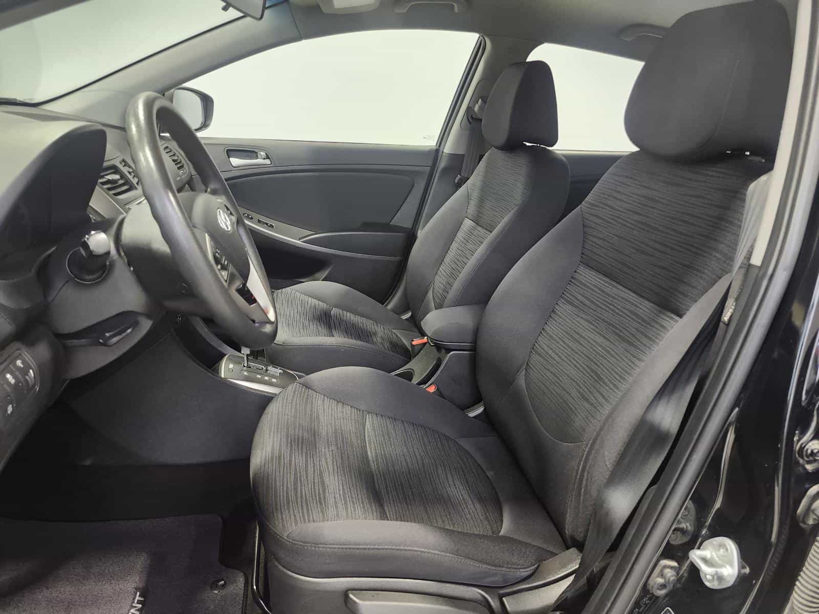 2017 Hyundai Accent GL - Image 11