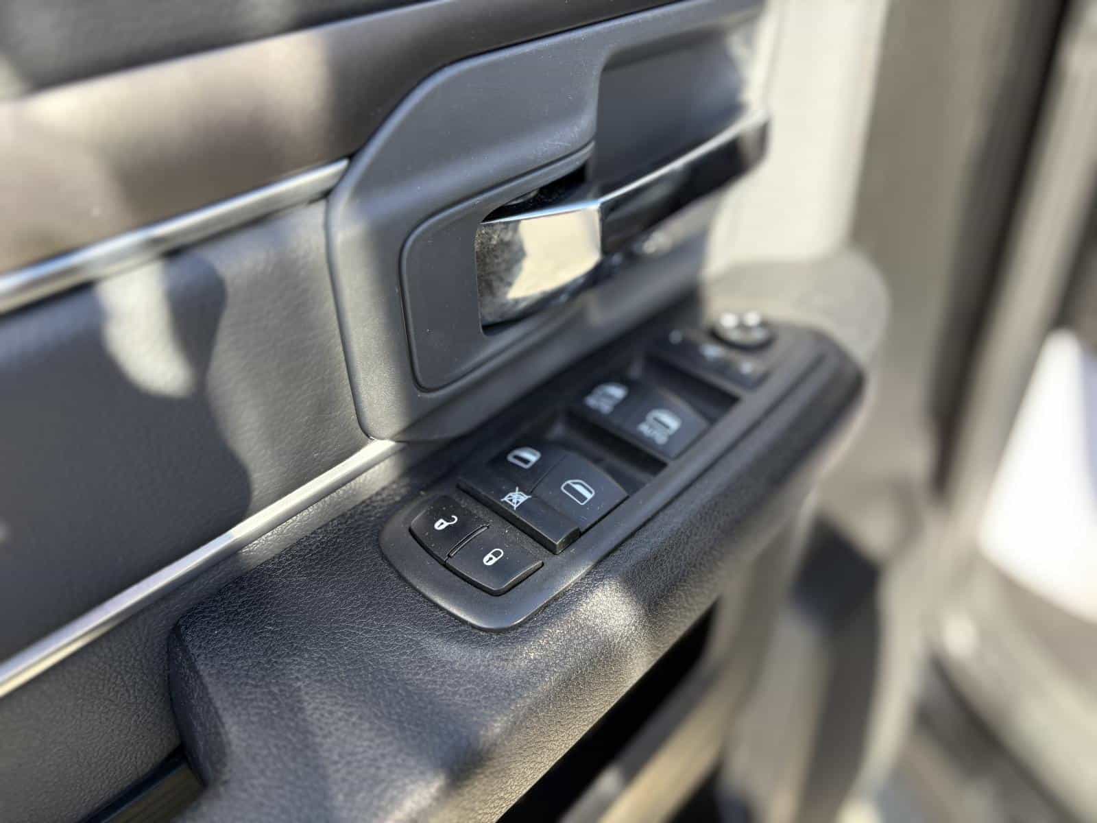 2022 RAM 1500 Classic SLT - Image 13