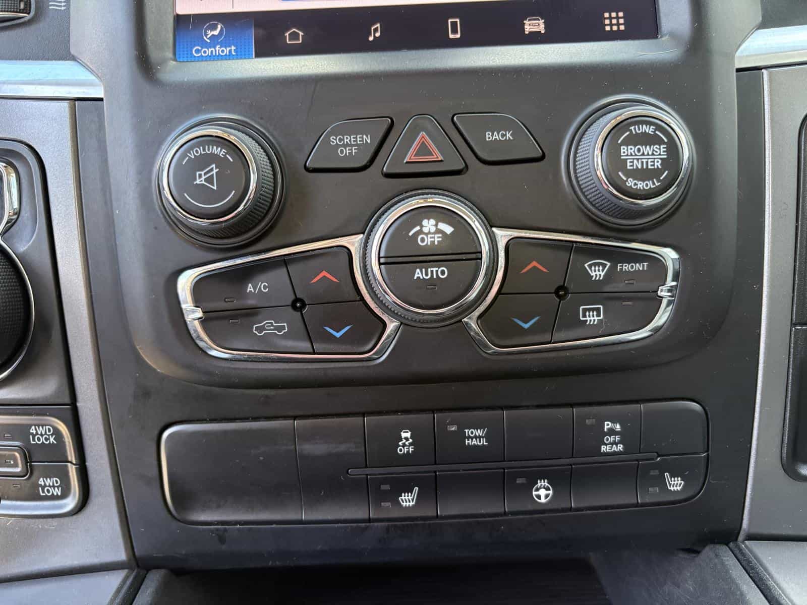 2022 RAM 1500 Classic SLT - Image 24