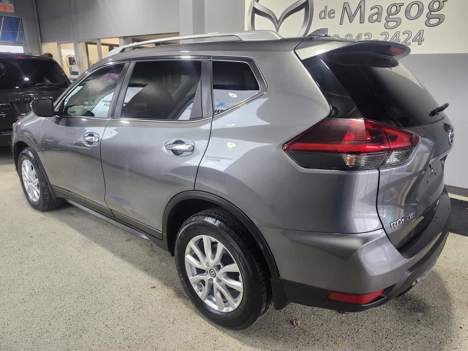 2020 Nissan Rogue SV - Image 3