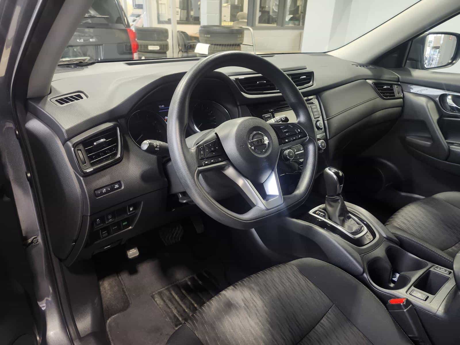 Image 10 Nissan Rogue SV 2020