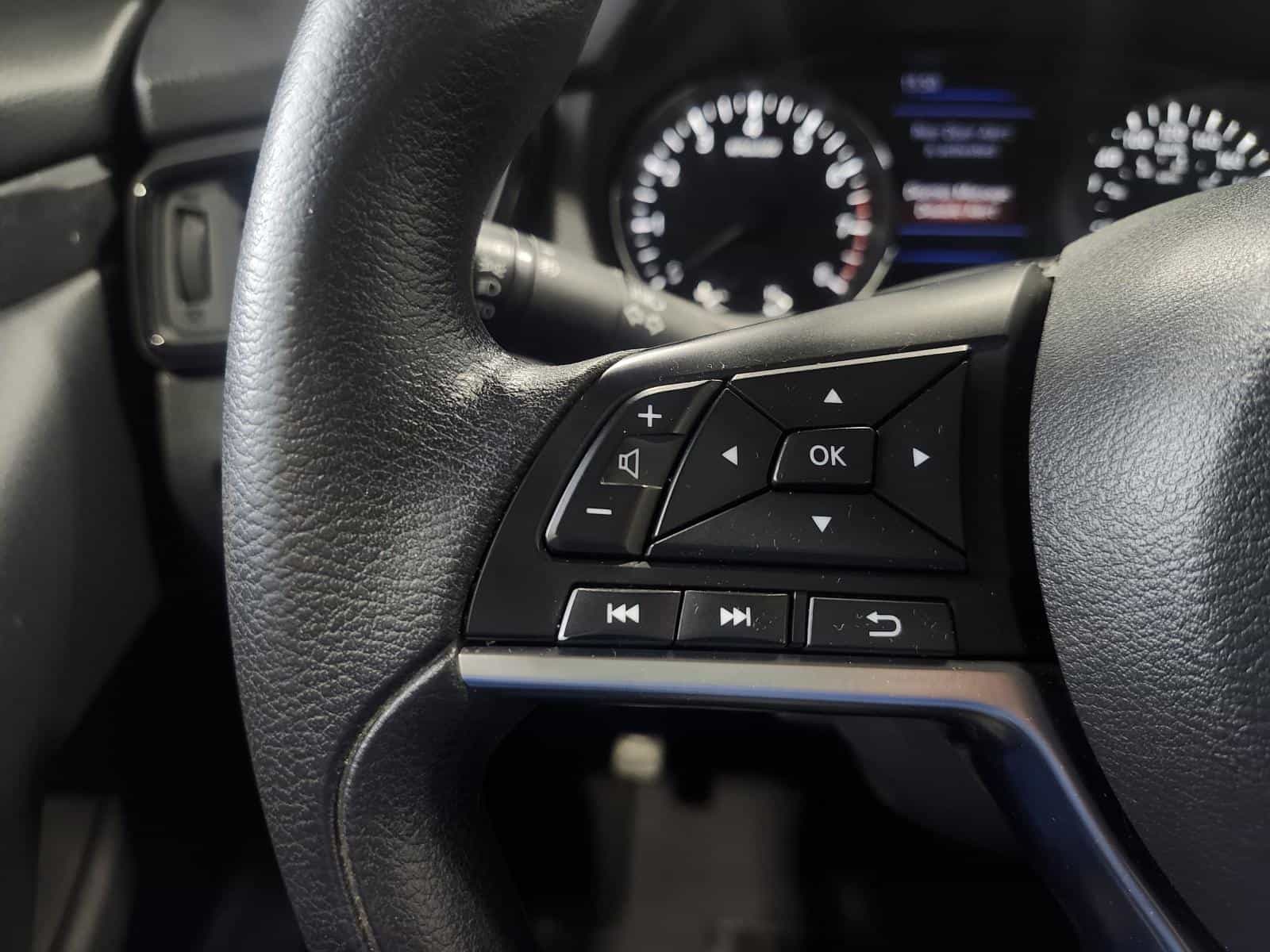 2020 Nissan Rogue SV - Image 15