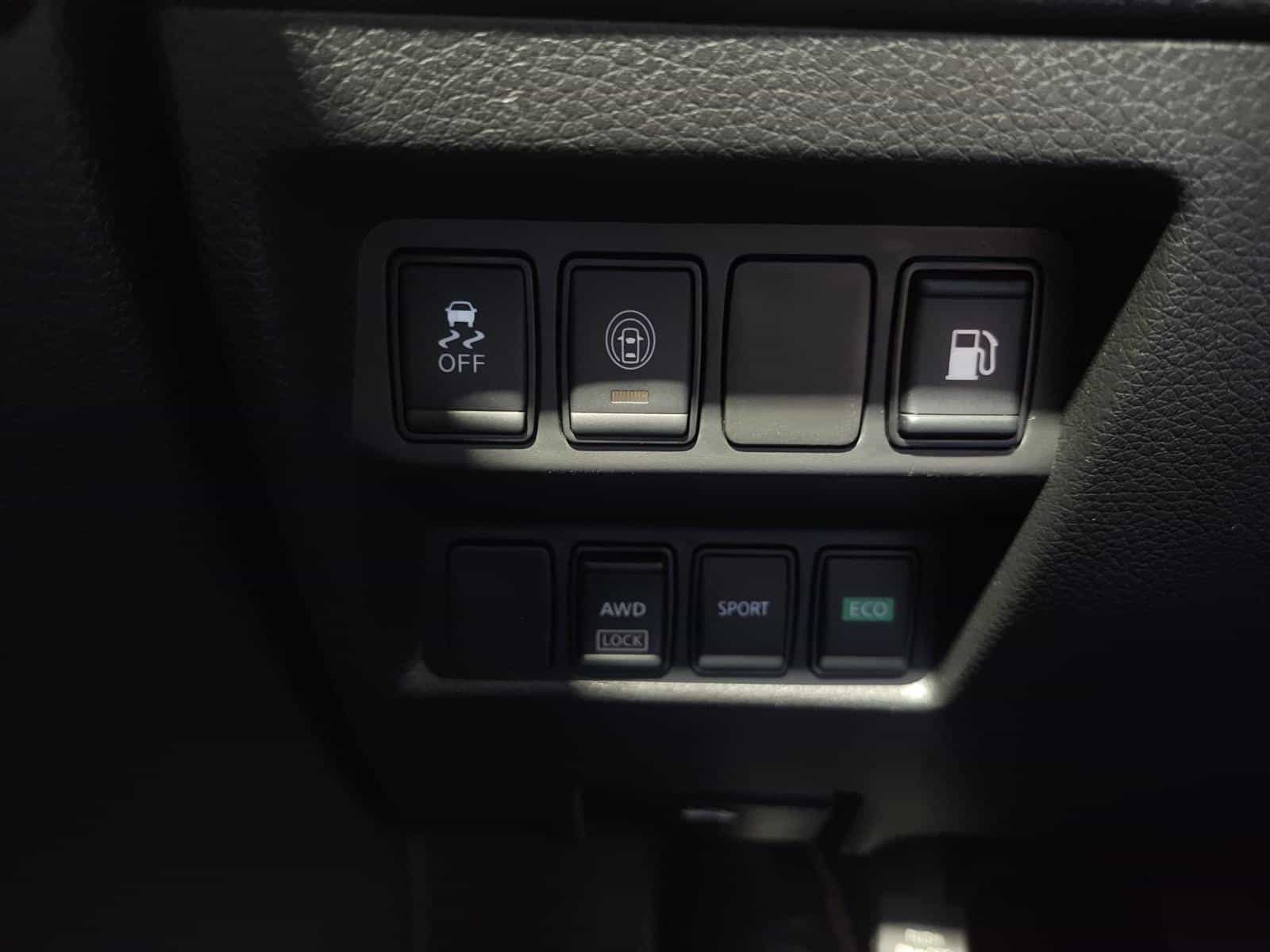 2020 Nissan Rogue SV - Image 14