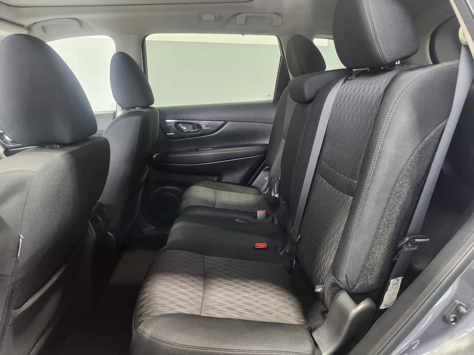 2020 Nissan Rogue SV - Image 21