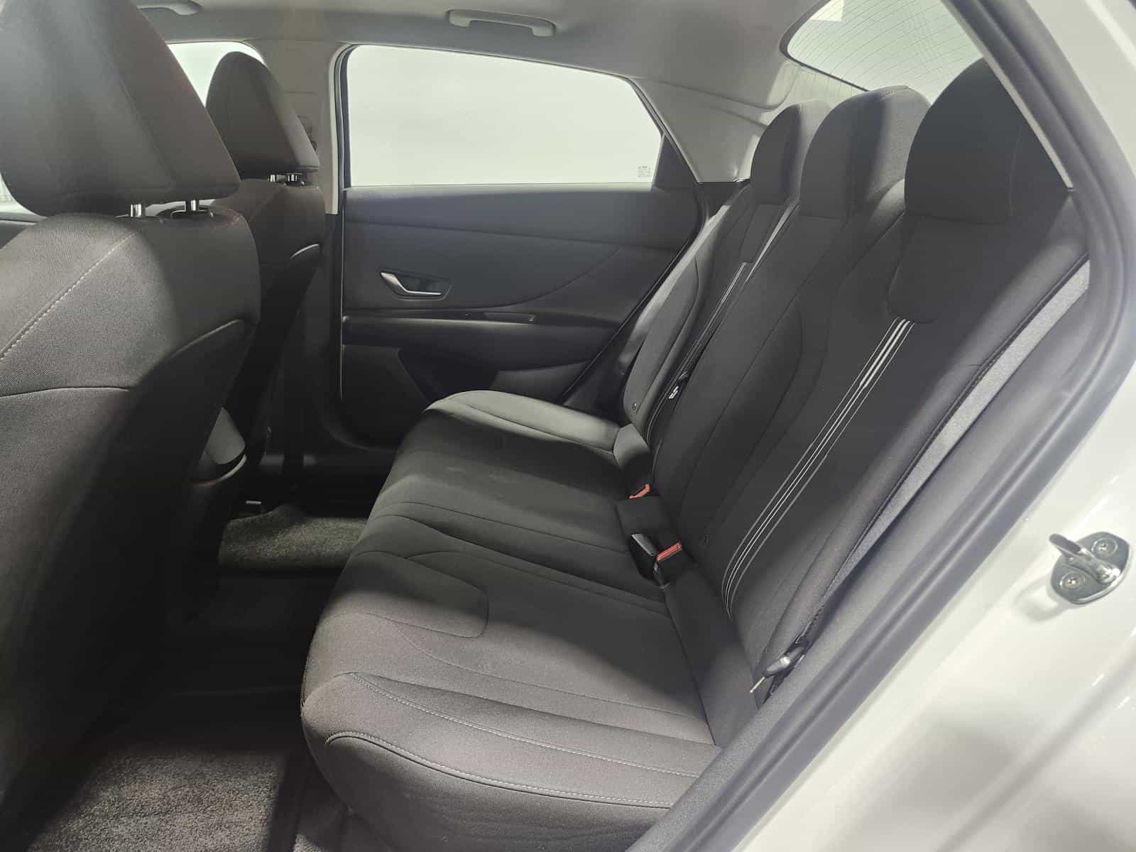 2022 Hyundai Elantra Preferred - Image 23