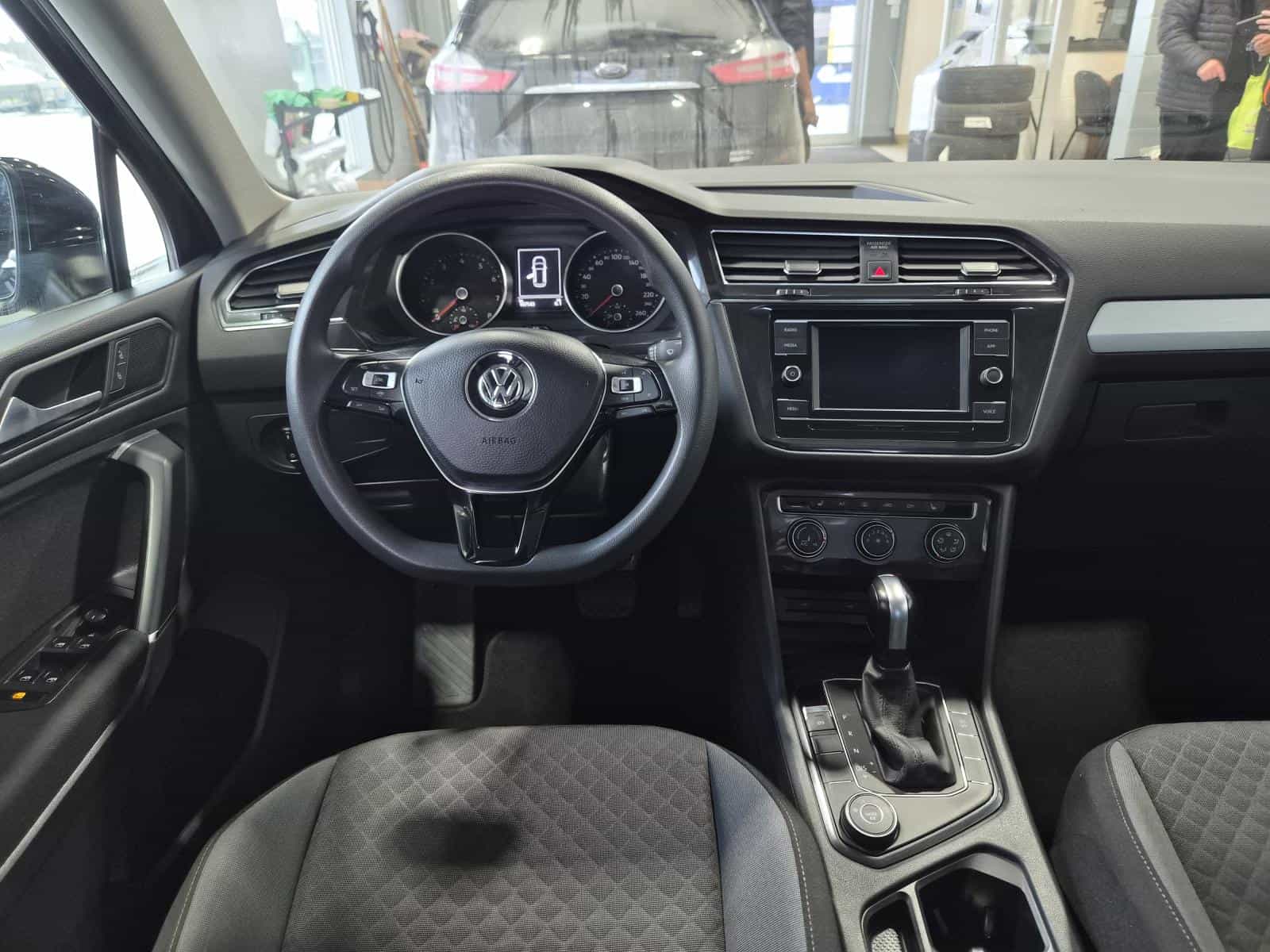 2020 Volkswagen Tiguan Trendline - Image 11