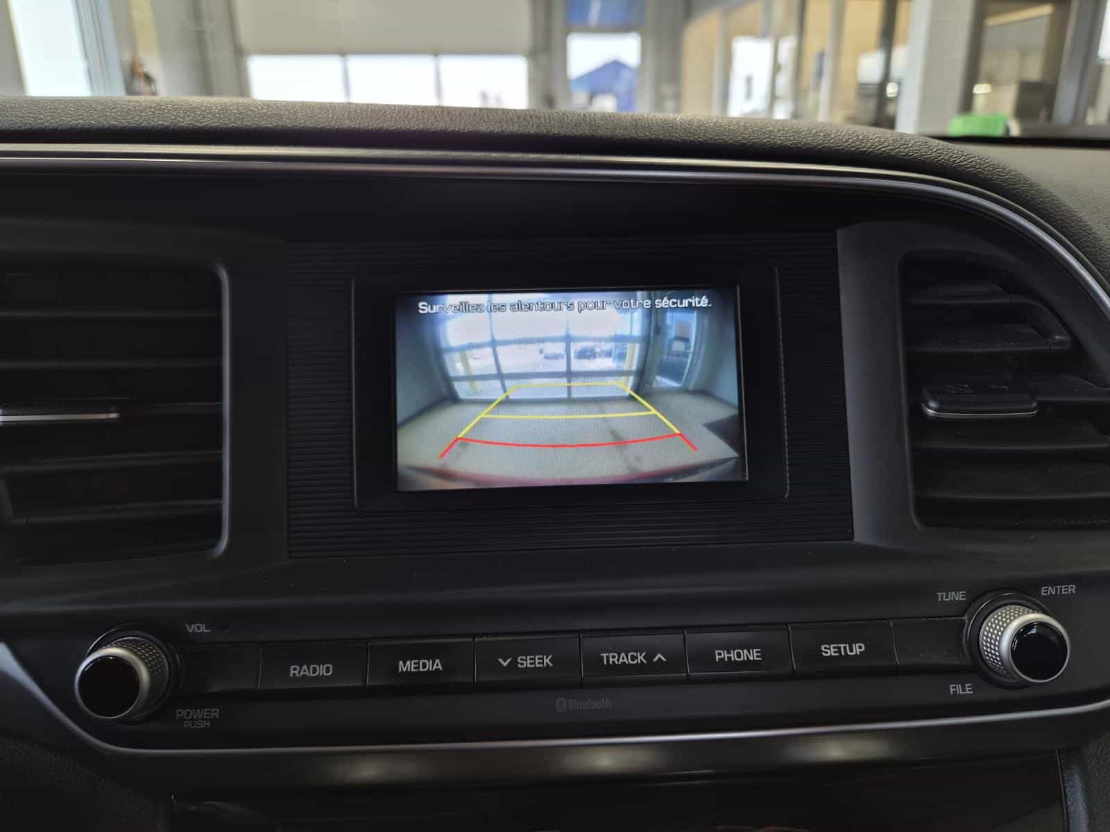 Image 17 Hyundai Elantra Essential 2019