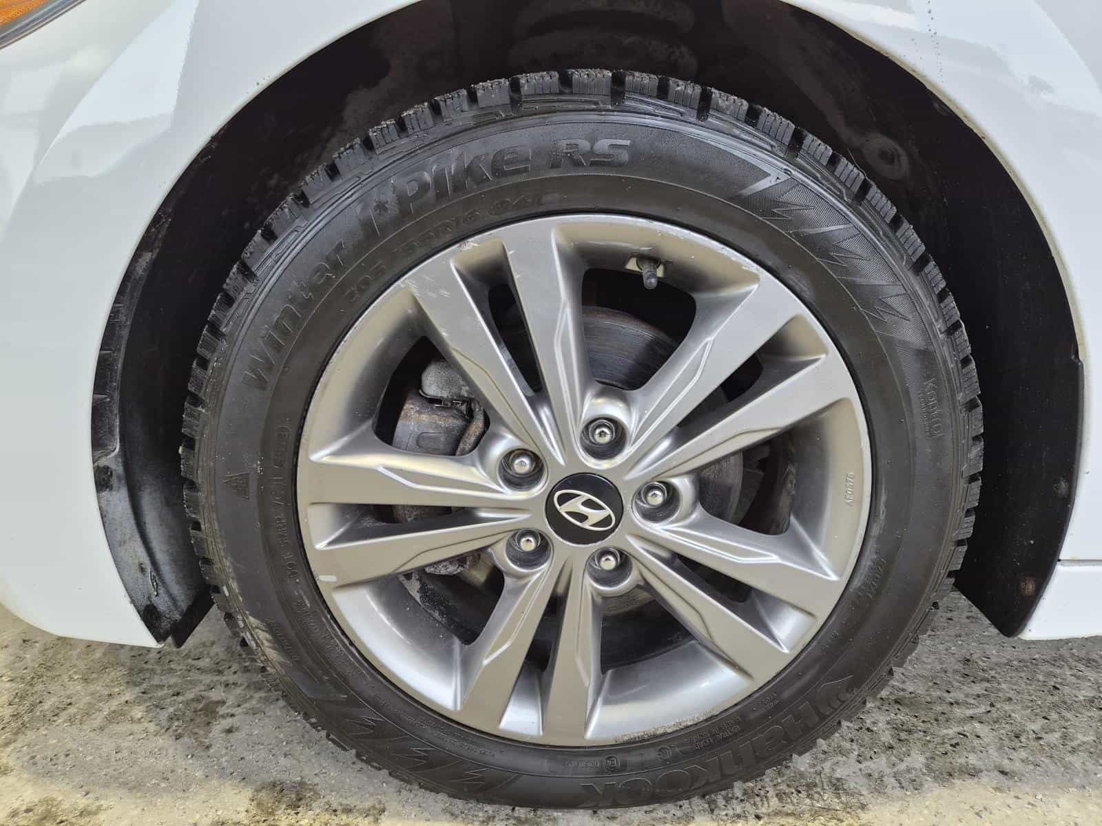 2018 Hyundai Elantra GLS - Image 8