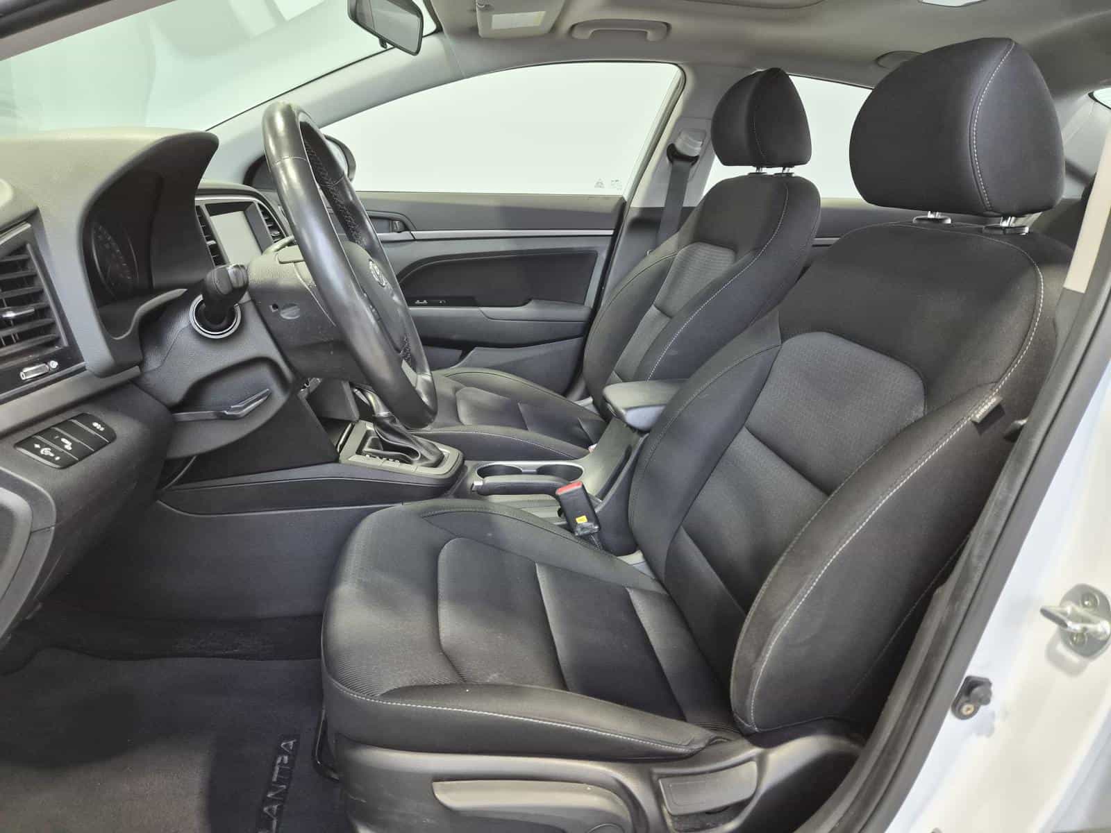 2018 Hyundai Elantra GLS - Image 12