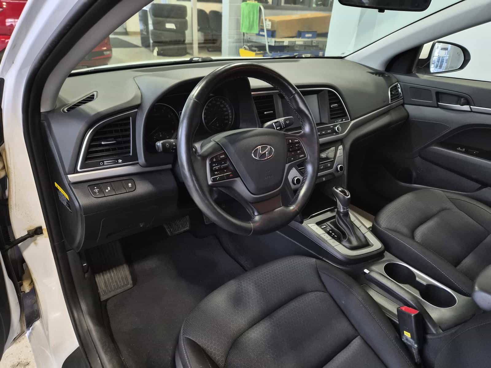 2018 Hyundai Elantra GLS - Image 9