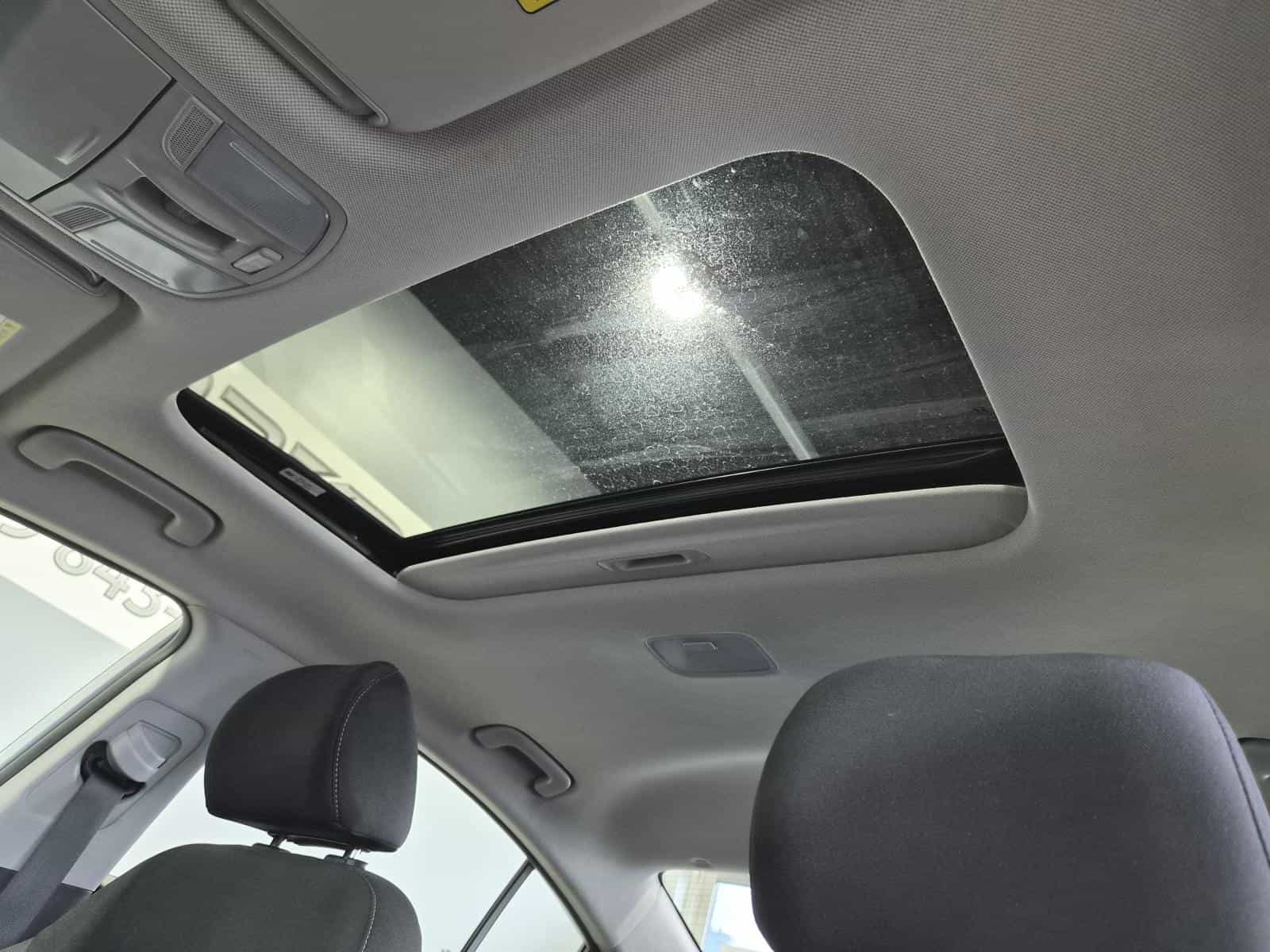 2018 Hyundai Elantra GLS - Image 13