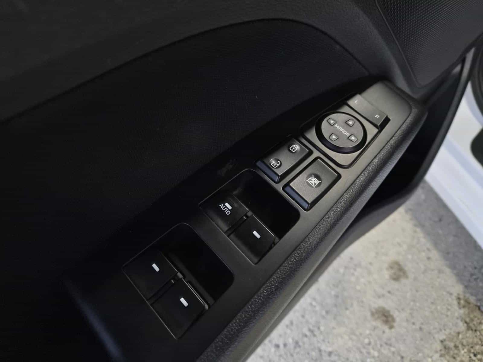 2018 Hyundai Elantra GLS - Image 14