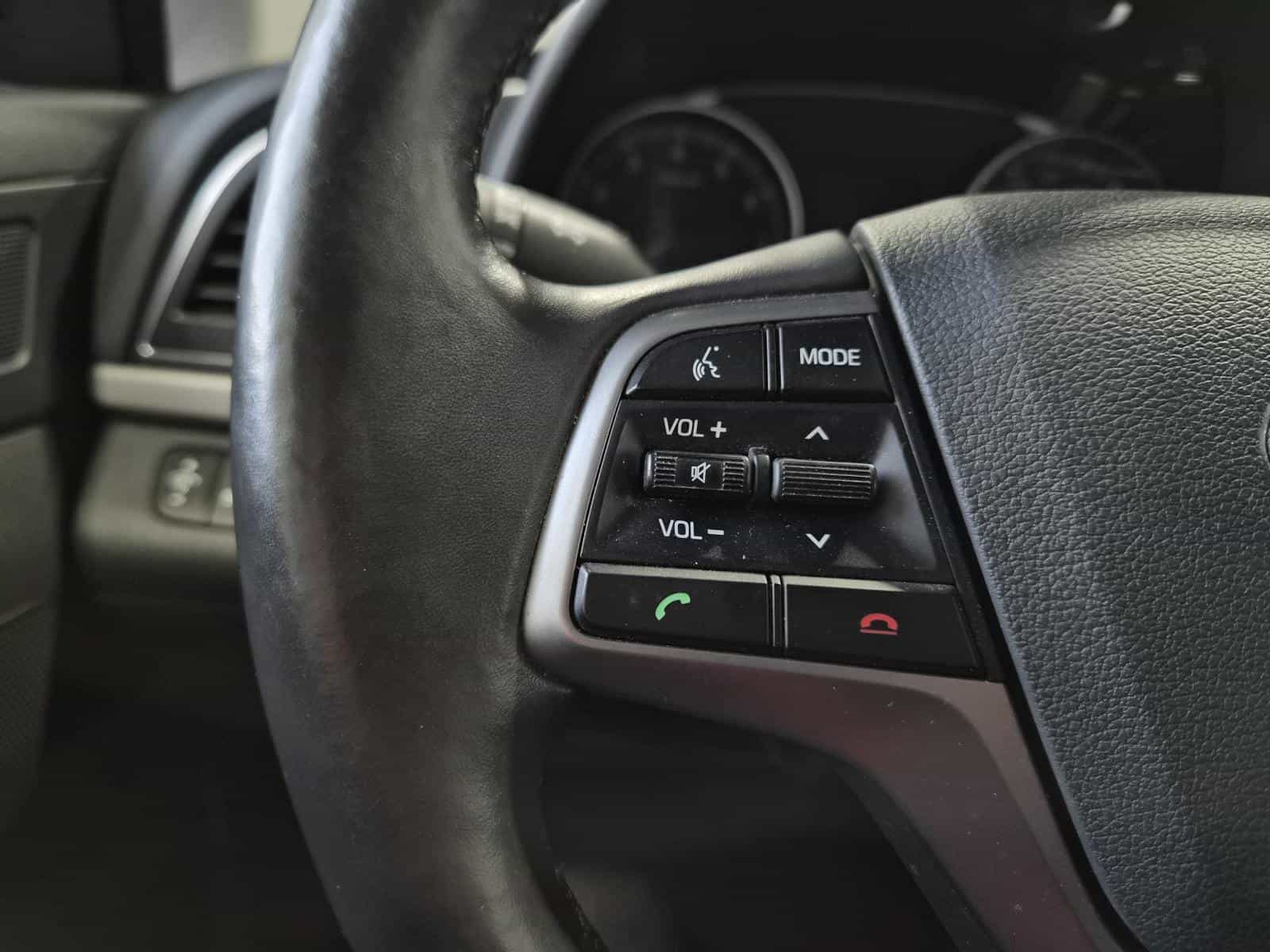 2018 Hyundai Elantra GLS - Image 16