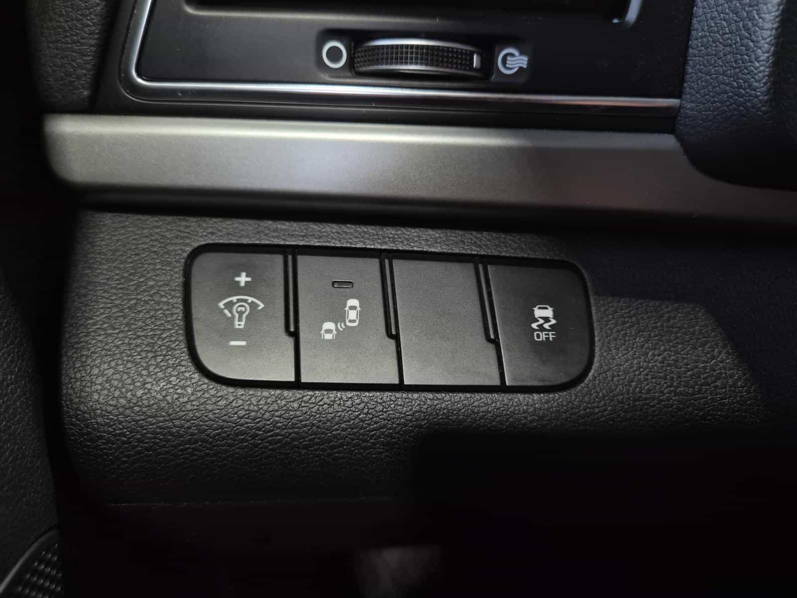 Image 15 Hyundai Elantra GLS 2018