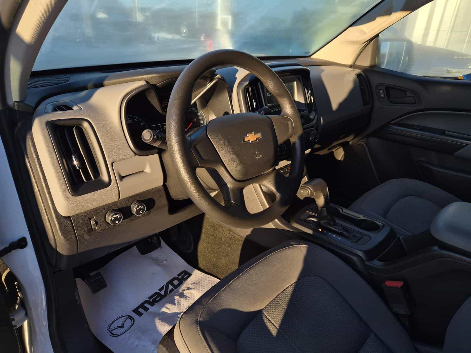 2018 Chevrolet Colorado WT - Image 10