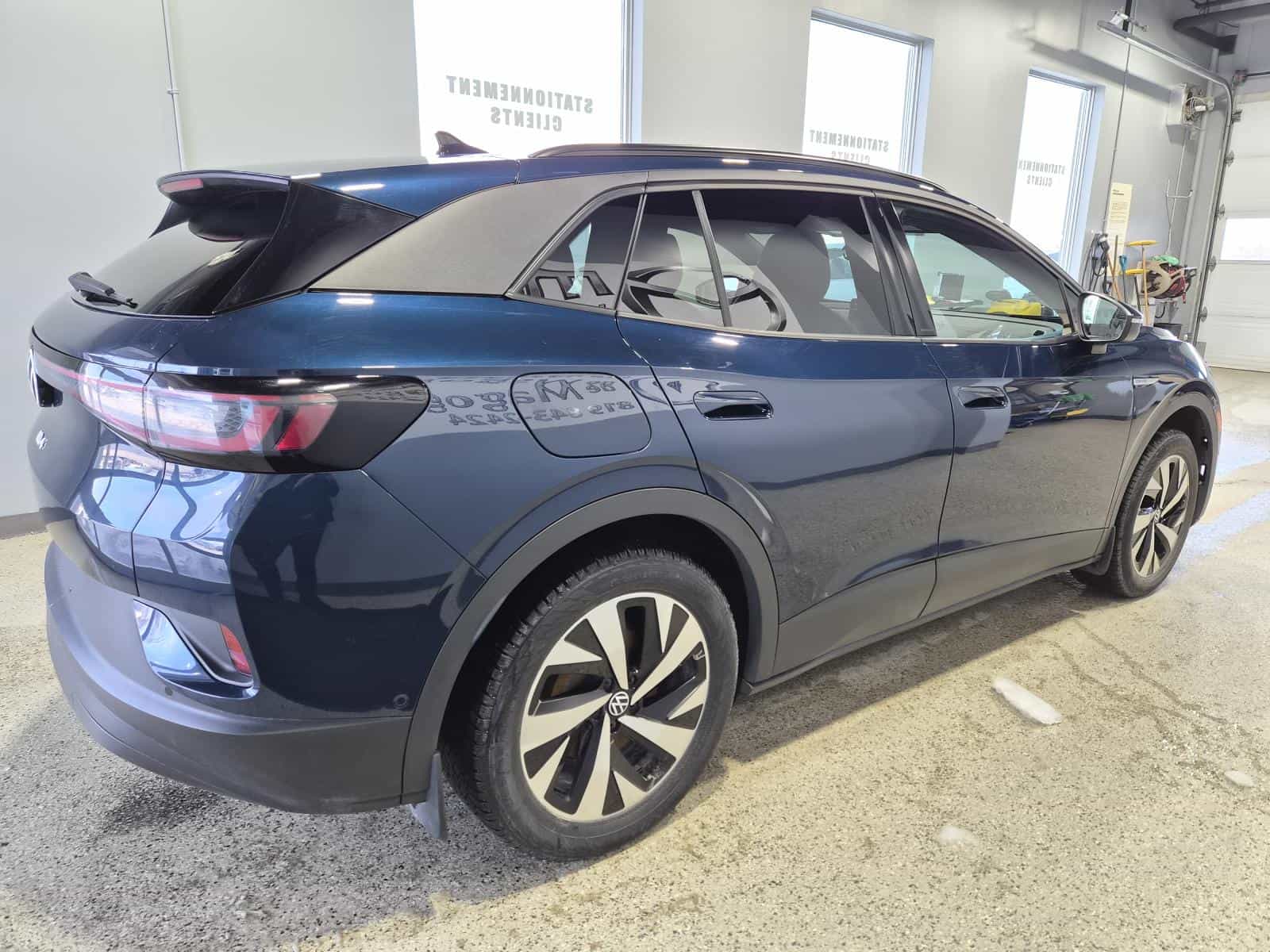 2023 Volkswagen ID.4 Pro - Image 5