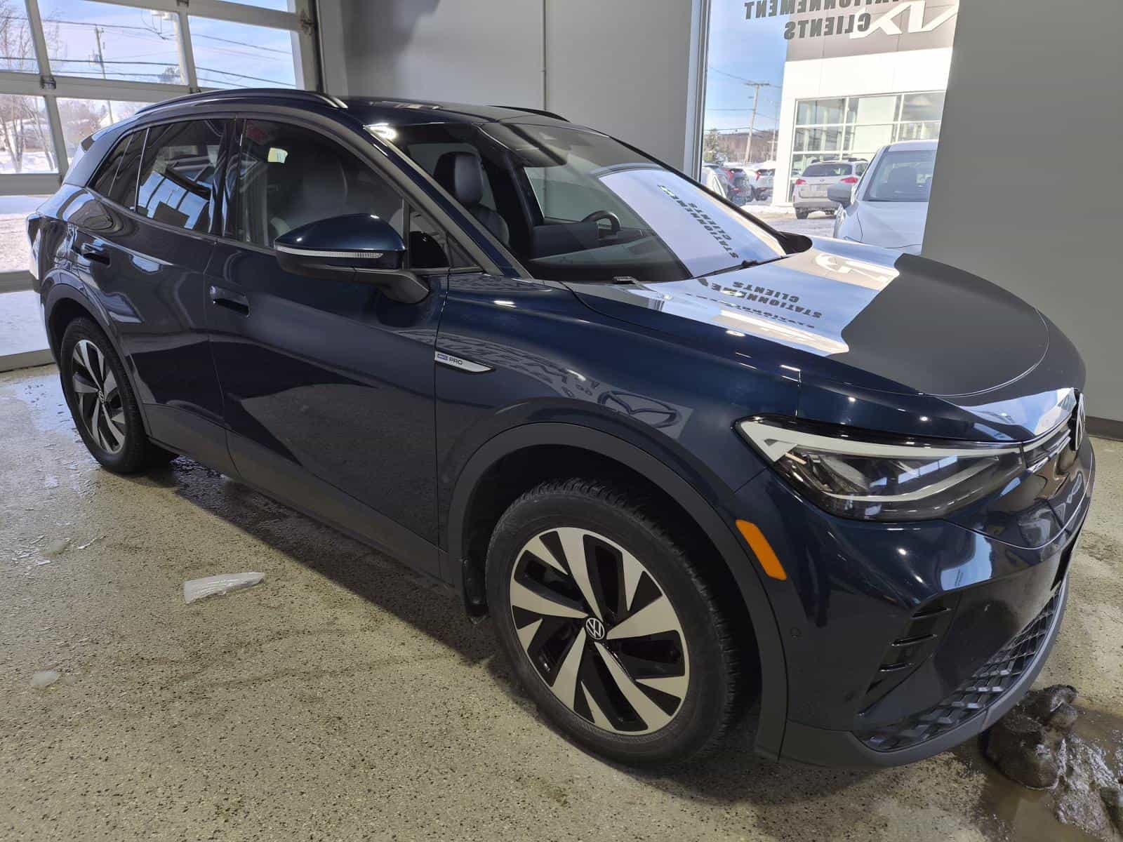 2023 Volkswagen ID.4 Pro - Image 6