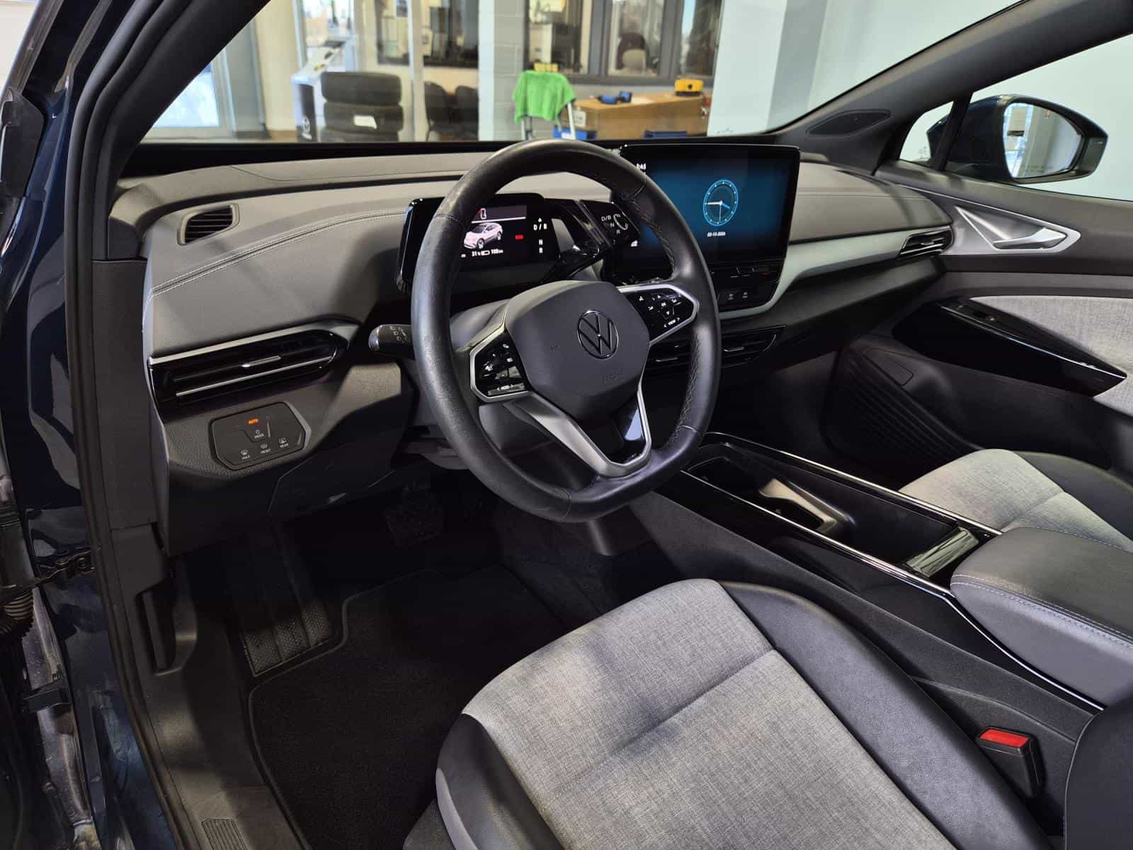 2023 Volkswagen ID.4 Pro - Image 10