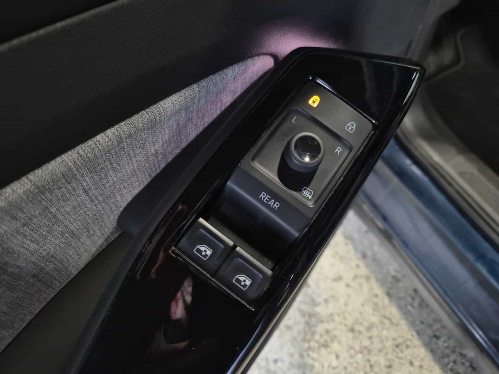 2023 Volkswagen ID.4 Pro - Image 13